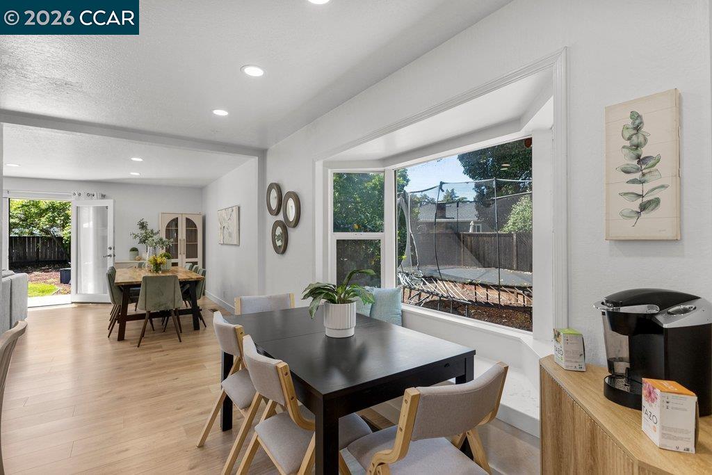 Detail Gallery Image 9 of 39 For 1139 Lovell Court, Concord,  CA 94520 - 5 Beds | 2 Baths