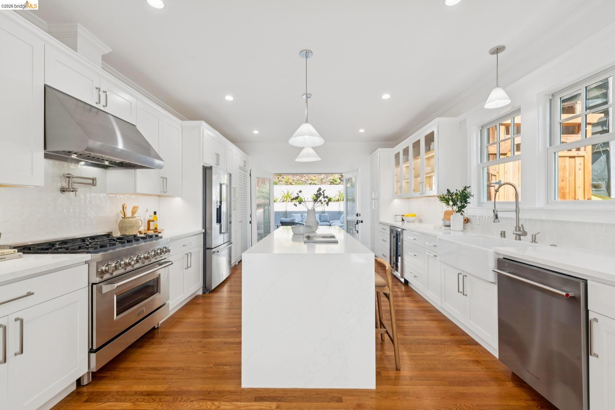 Detail Gallery Image 21 of 77 For 1001 Cragmont Ave, Berkeley,  CA 94708 - 4 Beds | 4 Baths