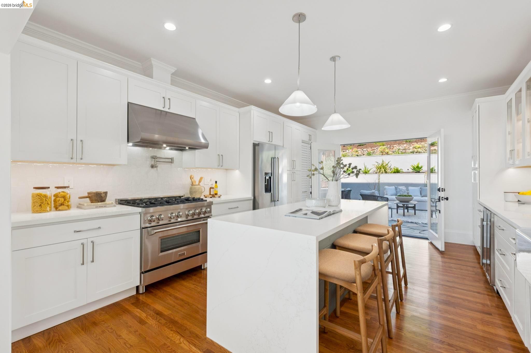 Detail Gallery Image 22 of 77 For 1001 Cragmont Ave, Berkeley,  CA 94708 - 4 Beds | 4 Baths