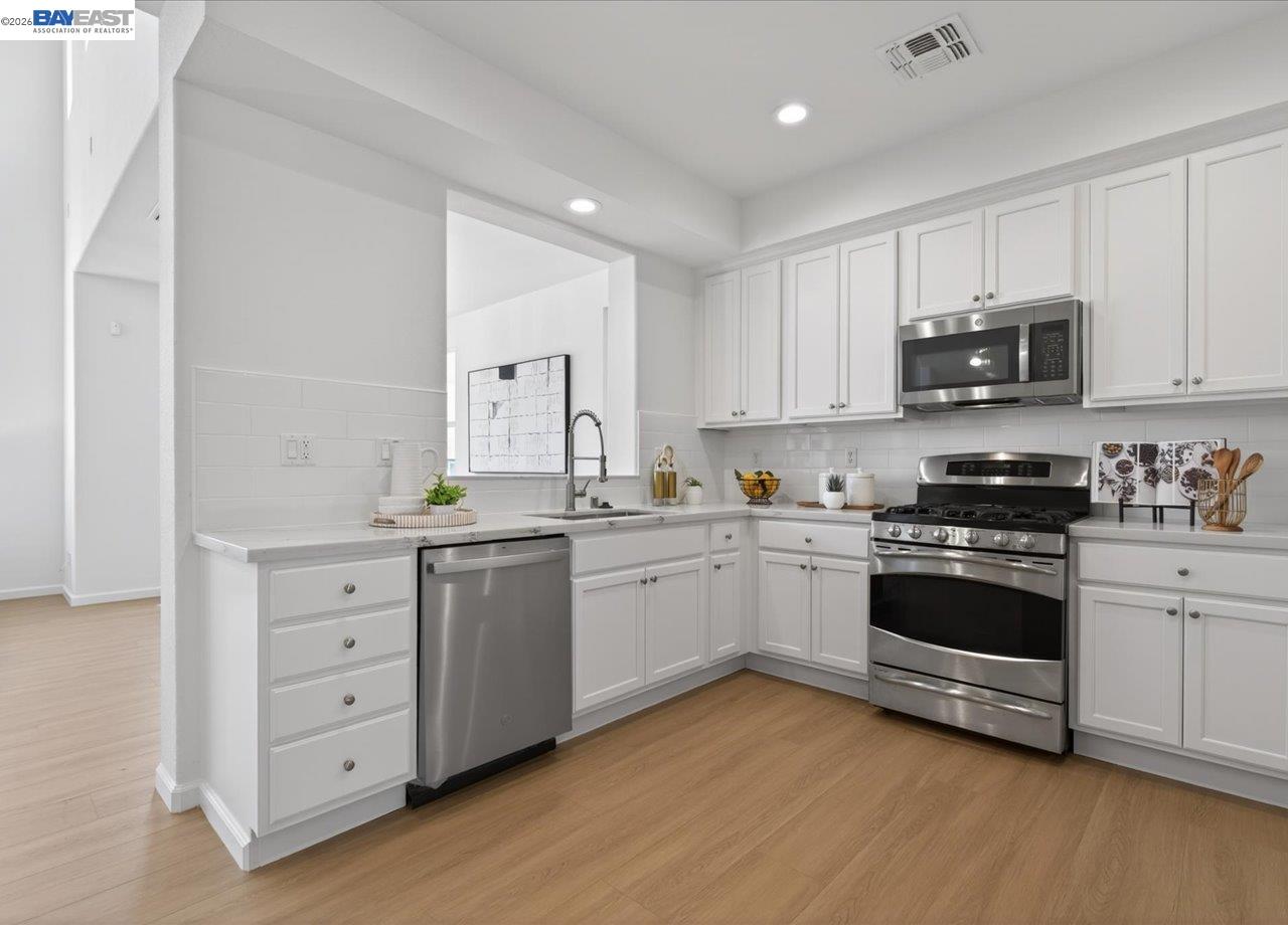 Detail Gallery Image 13 of 35 For 3348 Chartwell St, San Ramon,  CA 94583 - 3 Beds | 3/1 Baths