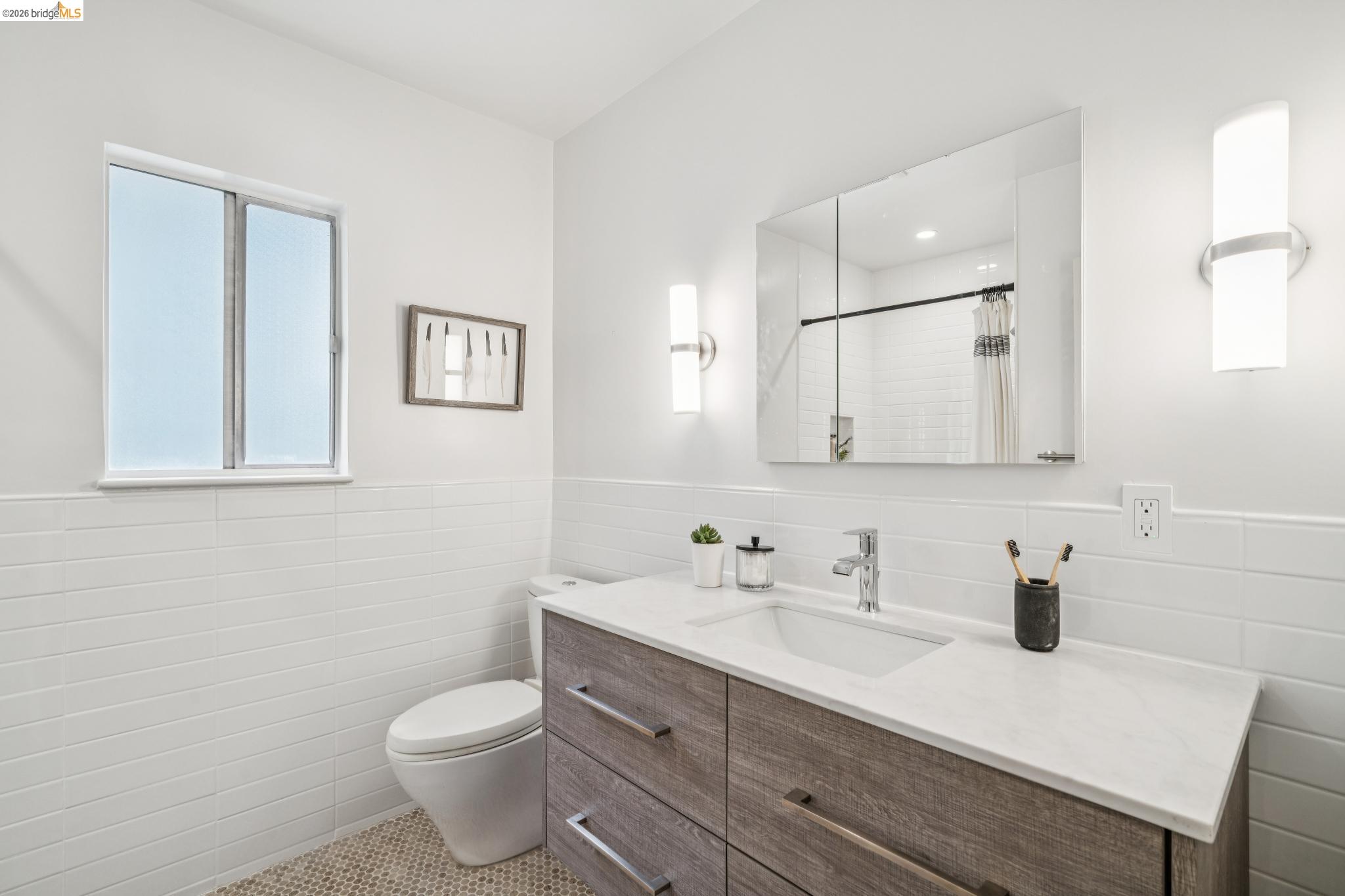 Detail Gallery Image 24 of 37 For 2323 Browning St, Berkeley,  CA 94702 - 3 Beds | 1 Baths