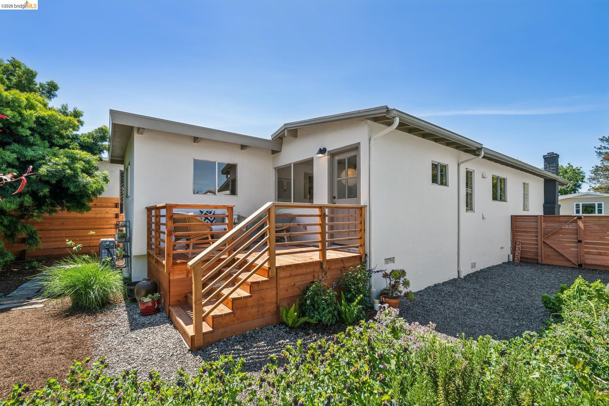 Detail Gallery Image 30 of 37 For 2323 Browning St, Berkeley,  CA 94702 - 3 Beds | 1 Baths