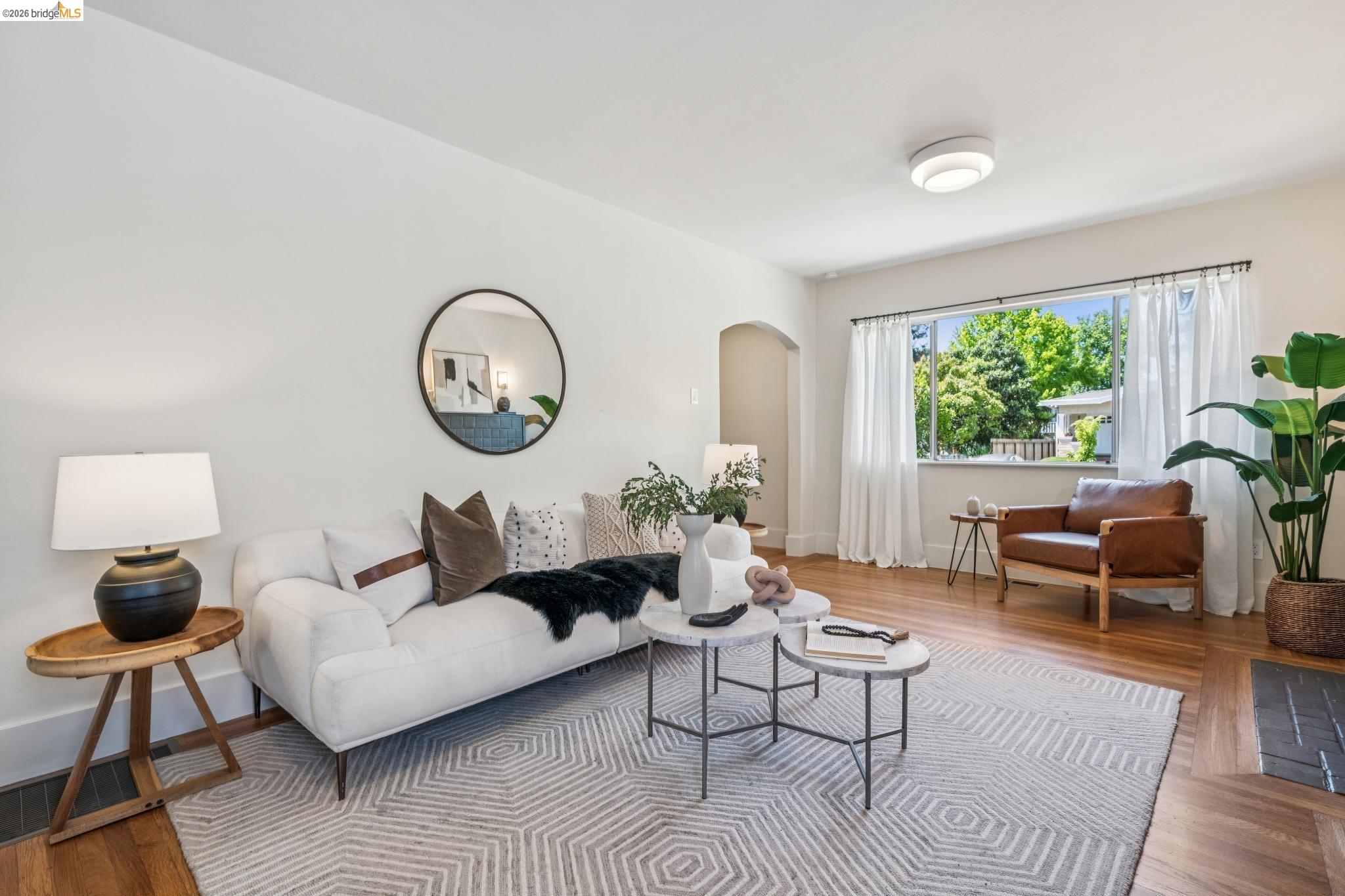 Detail Gallery Image 7 of 37 For 2323 Browning St, Berkeley,  CA 94702 - 3 Beds | 1 Baths