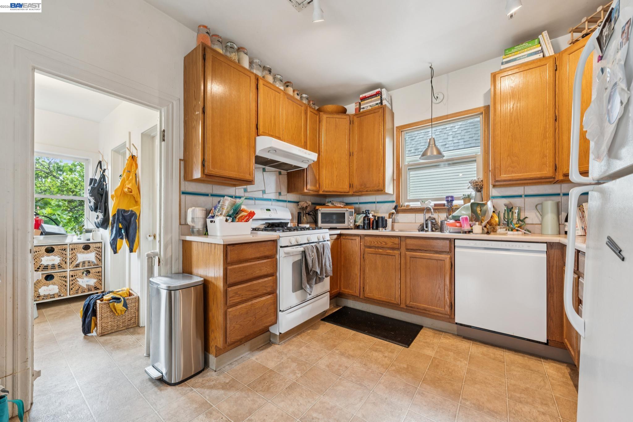 5227 LOCKSLEY AVENUE, Oakland, CA, 94618