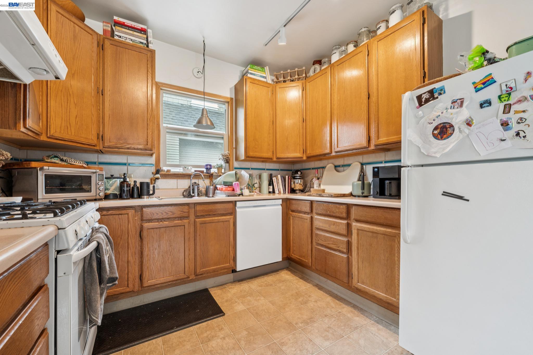 5227 LOCKSLEY AVENUE, Oakland, CA, 94618
