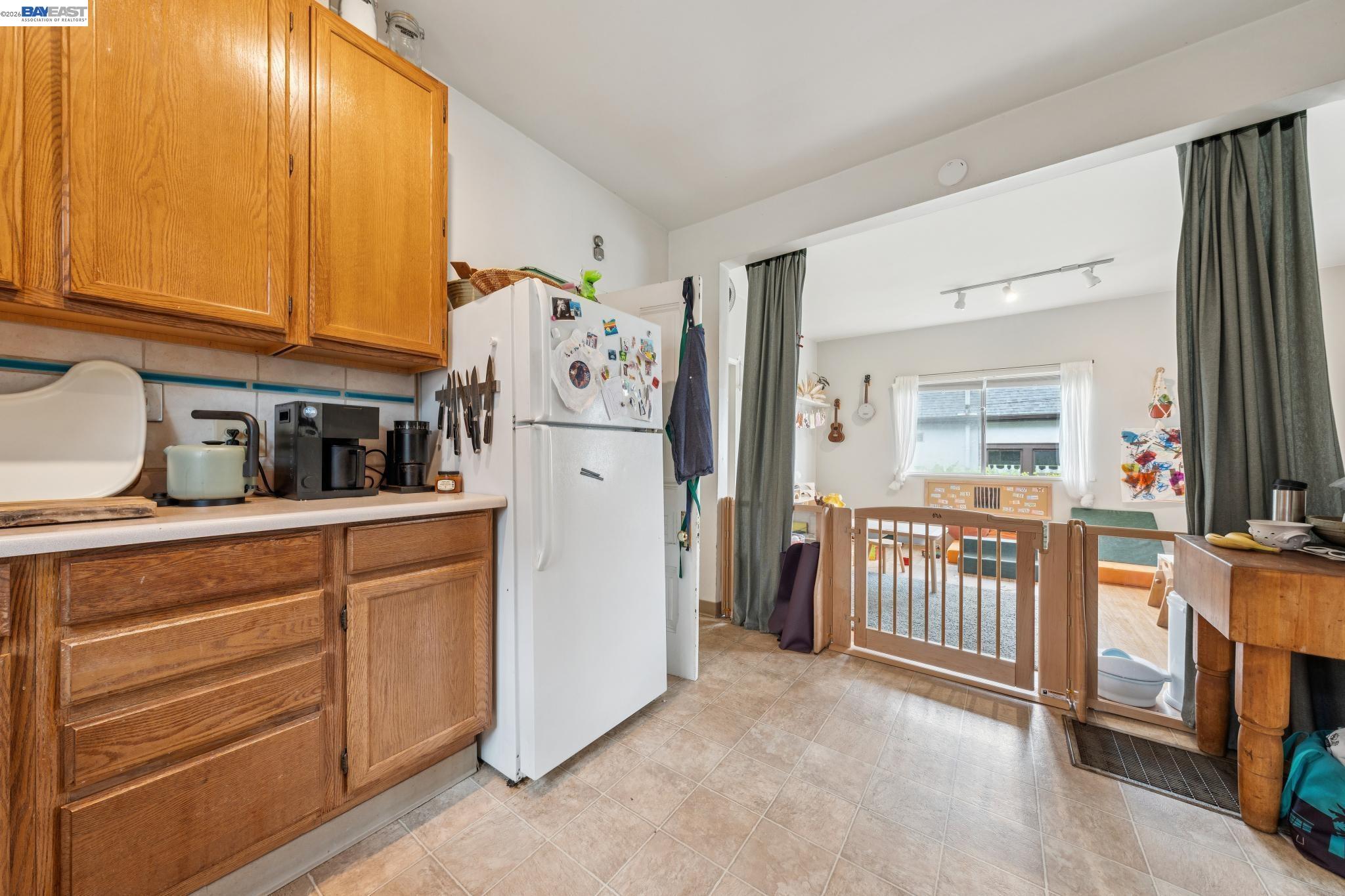 5227 LOCKSLEY AVENUE, Oakland, CA, 94618