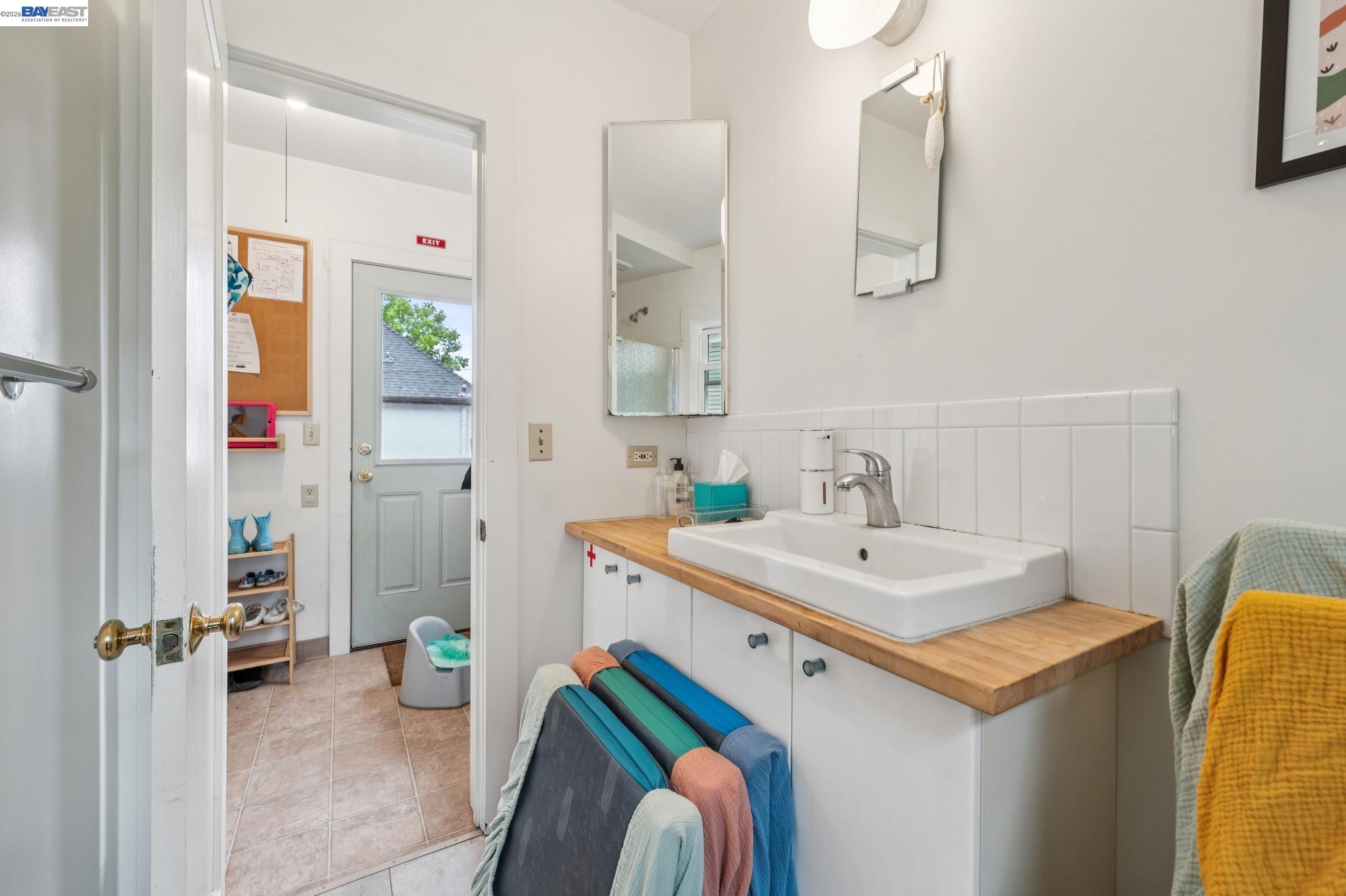 5227 LOCKSLEY AVENUE, Oakland, CA, 94618