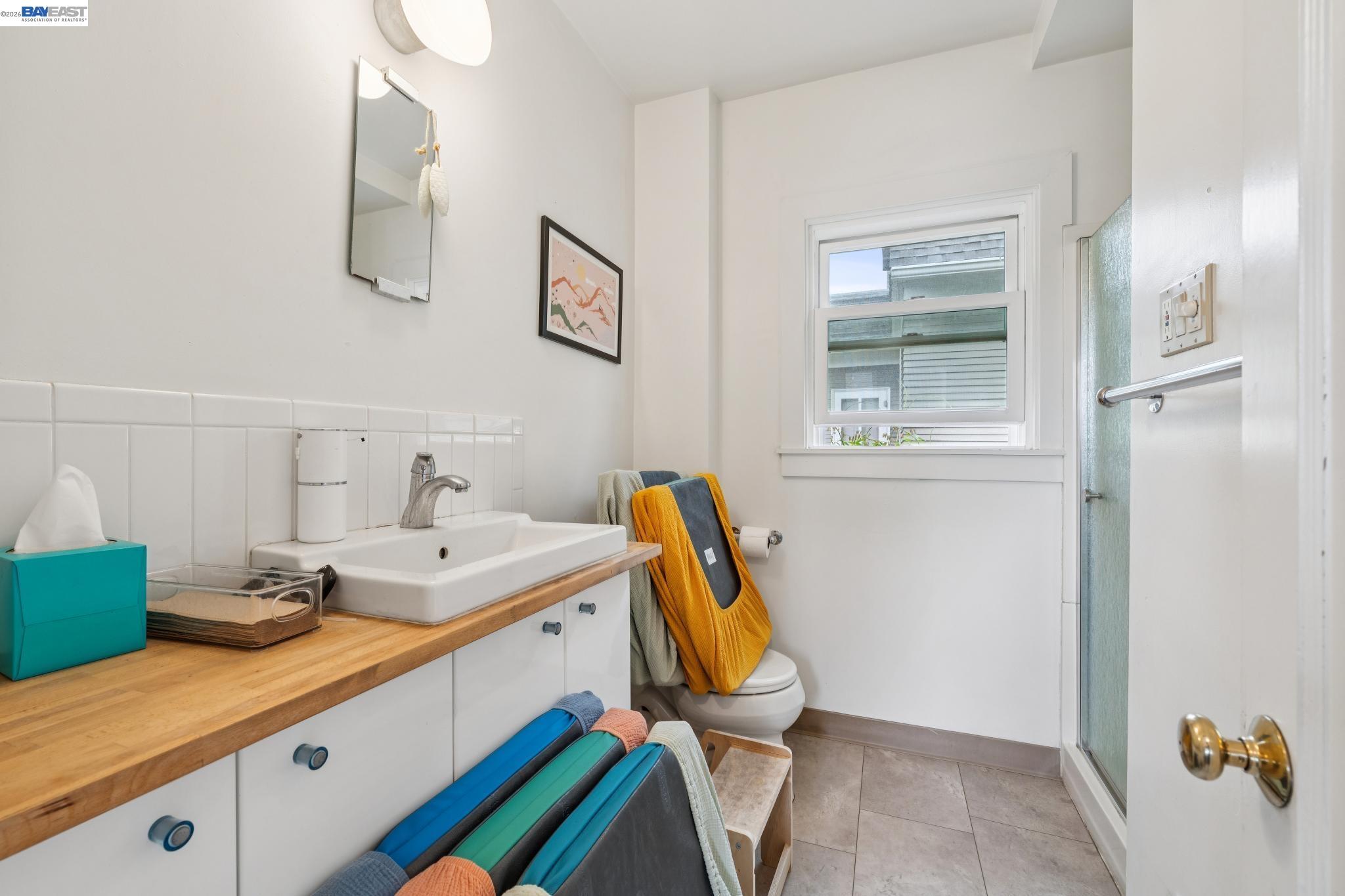 5227 LOCKSLEY AVENUE, Oakland, CA, 94618
