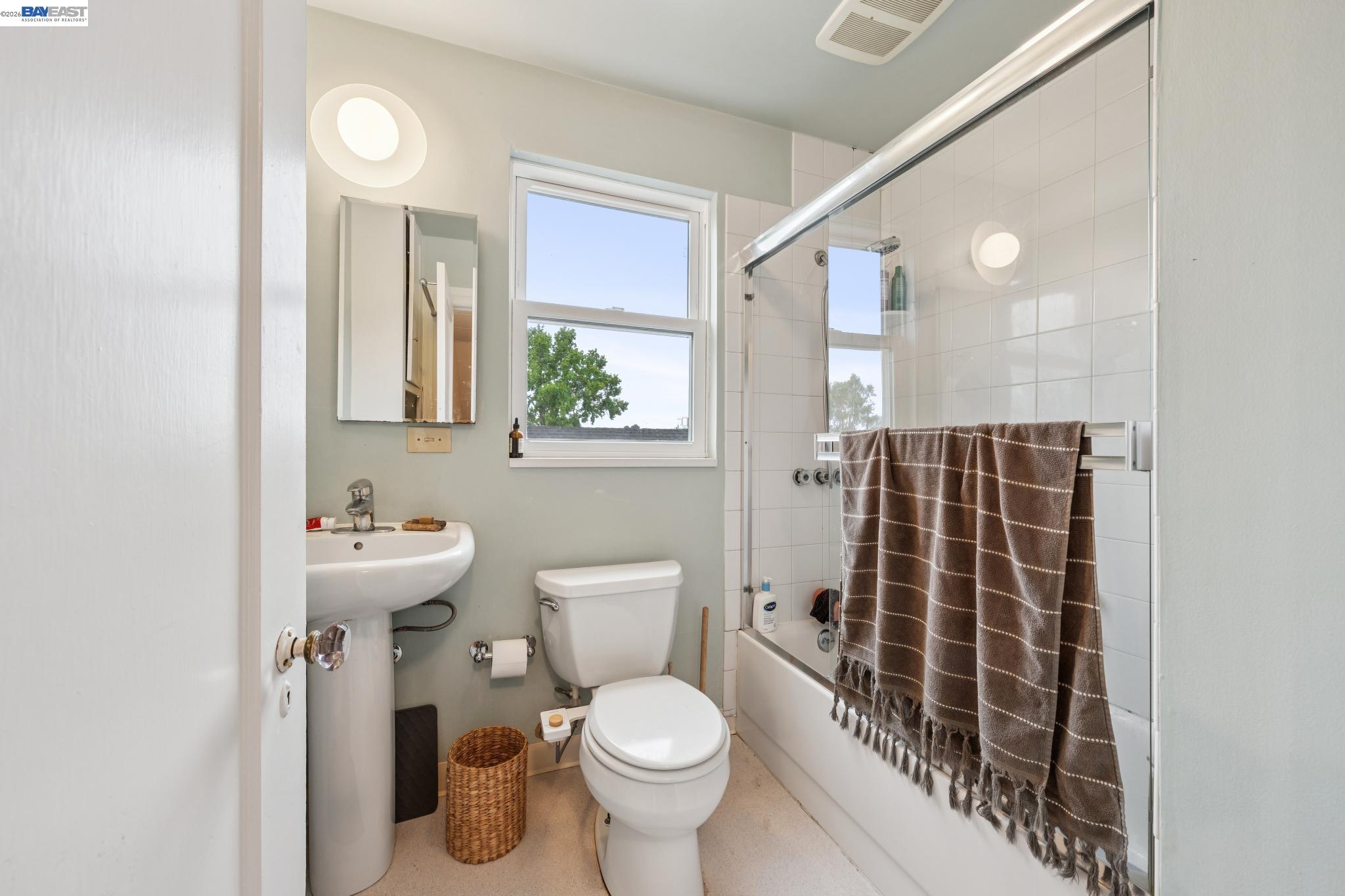 5227 LOCKSLEY AVENUE, Oakland, CA, 94618
