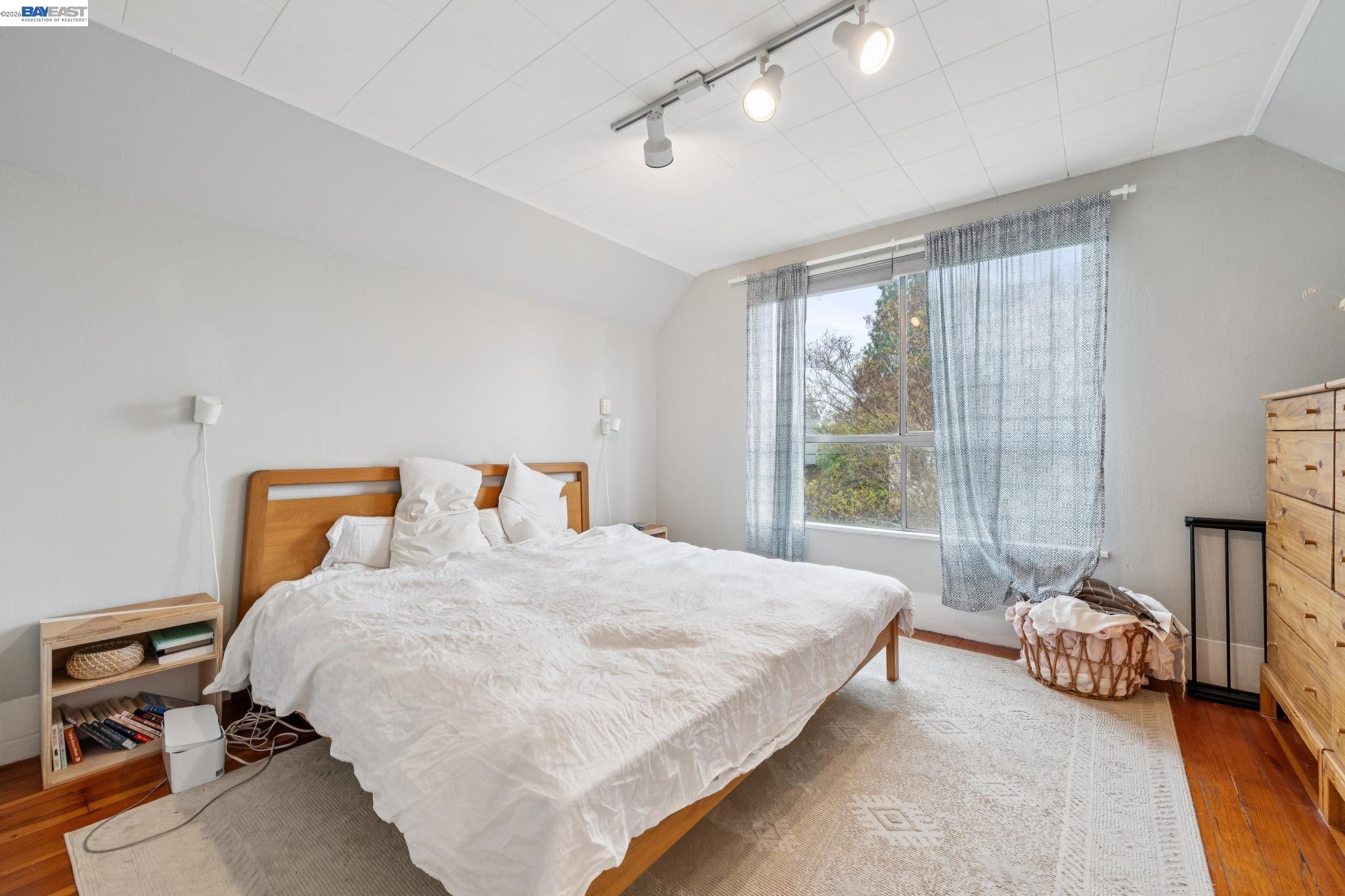 5227 LOCKSLEY AVENUE, Oakland, CA, 94618