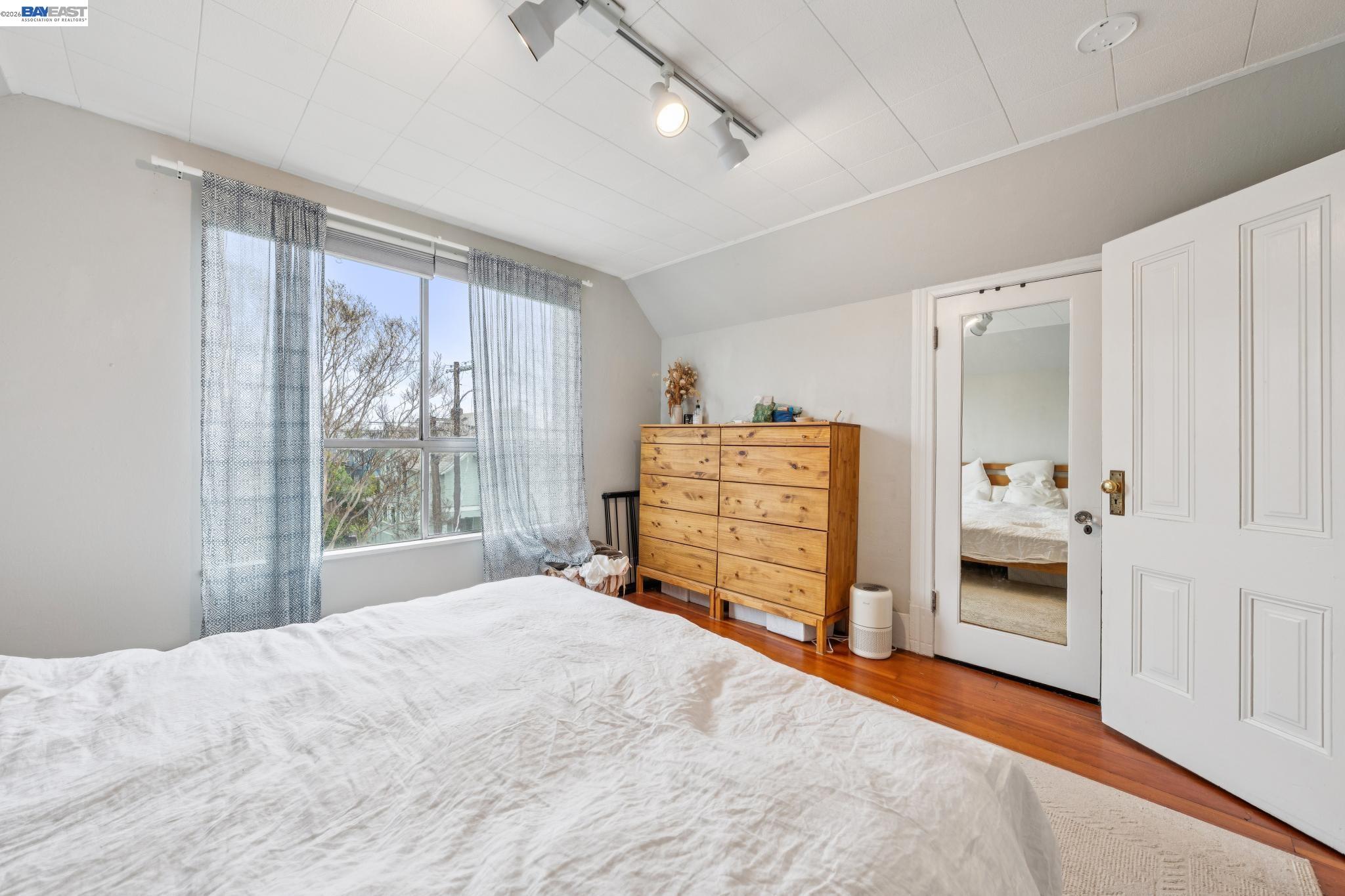 5227 LOCKSLEY AVENUE, Oakland, CA, 94618