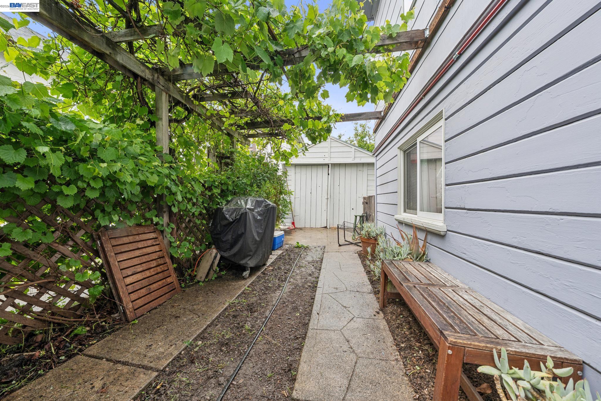 5227 LOCKSLEY AVENUE, Oakland, CA, 94618