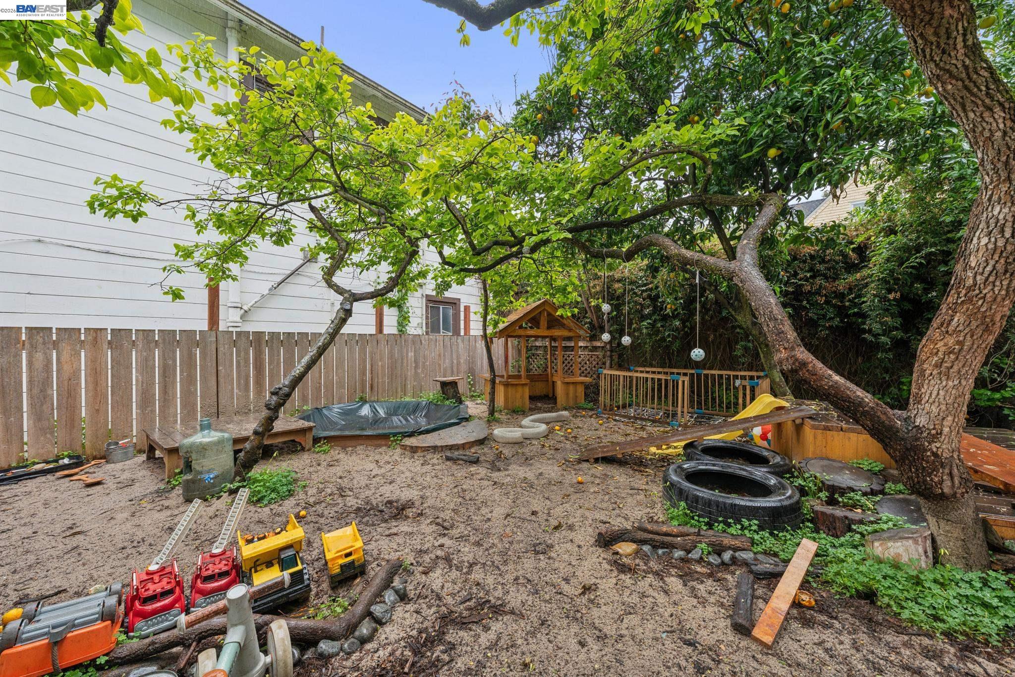 5227 LOCKSLEY AVENUE, Oakland, CA, 94618