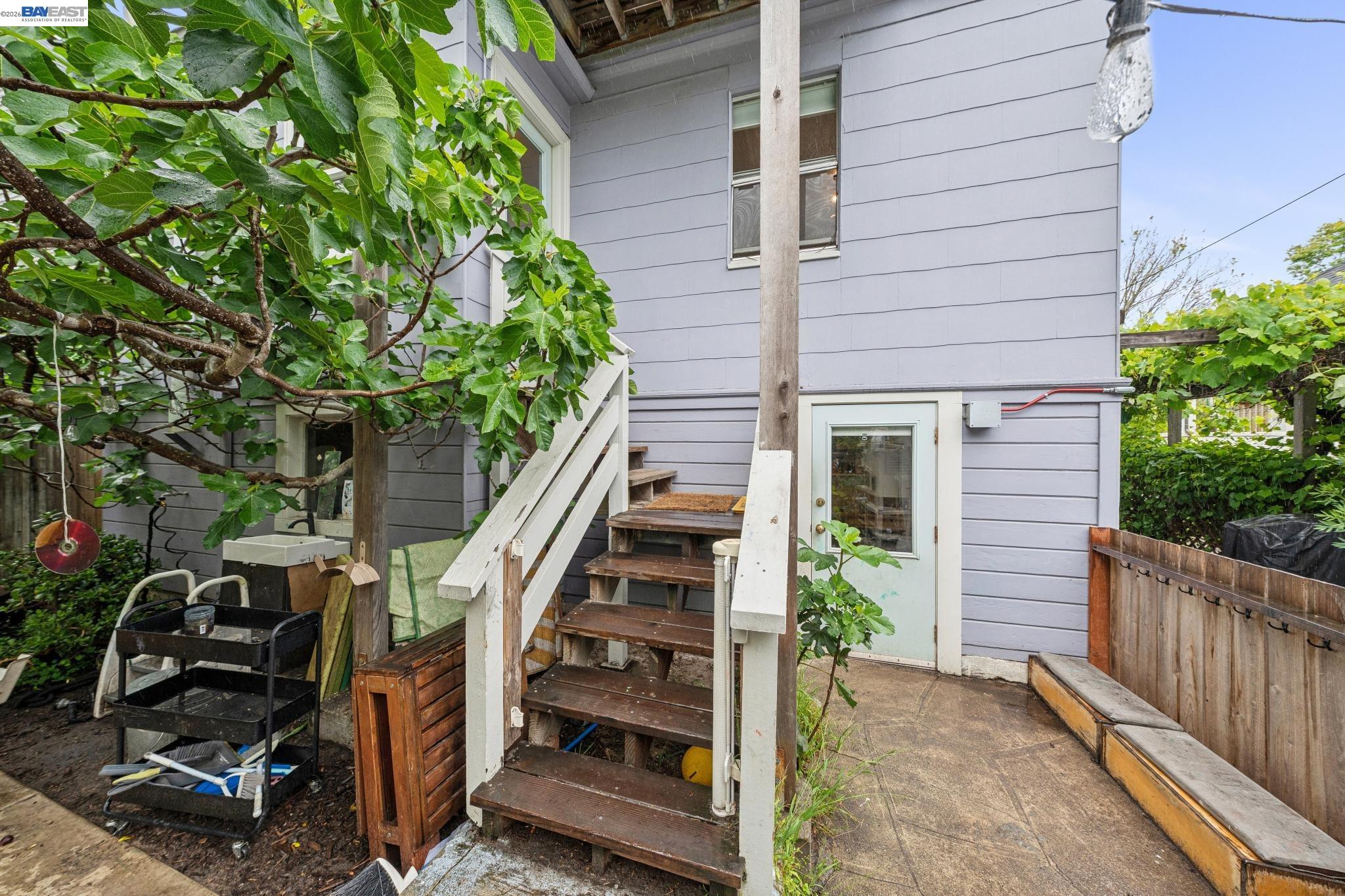 5227 LOCKSLEY AVENUE, Oakland, CA, 94618