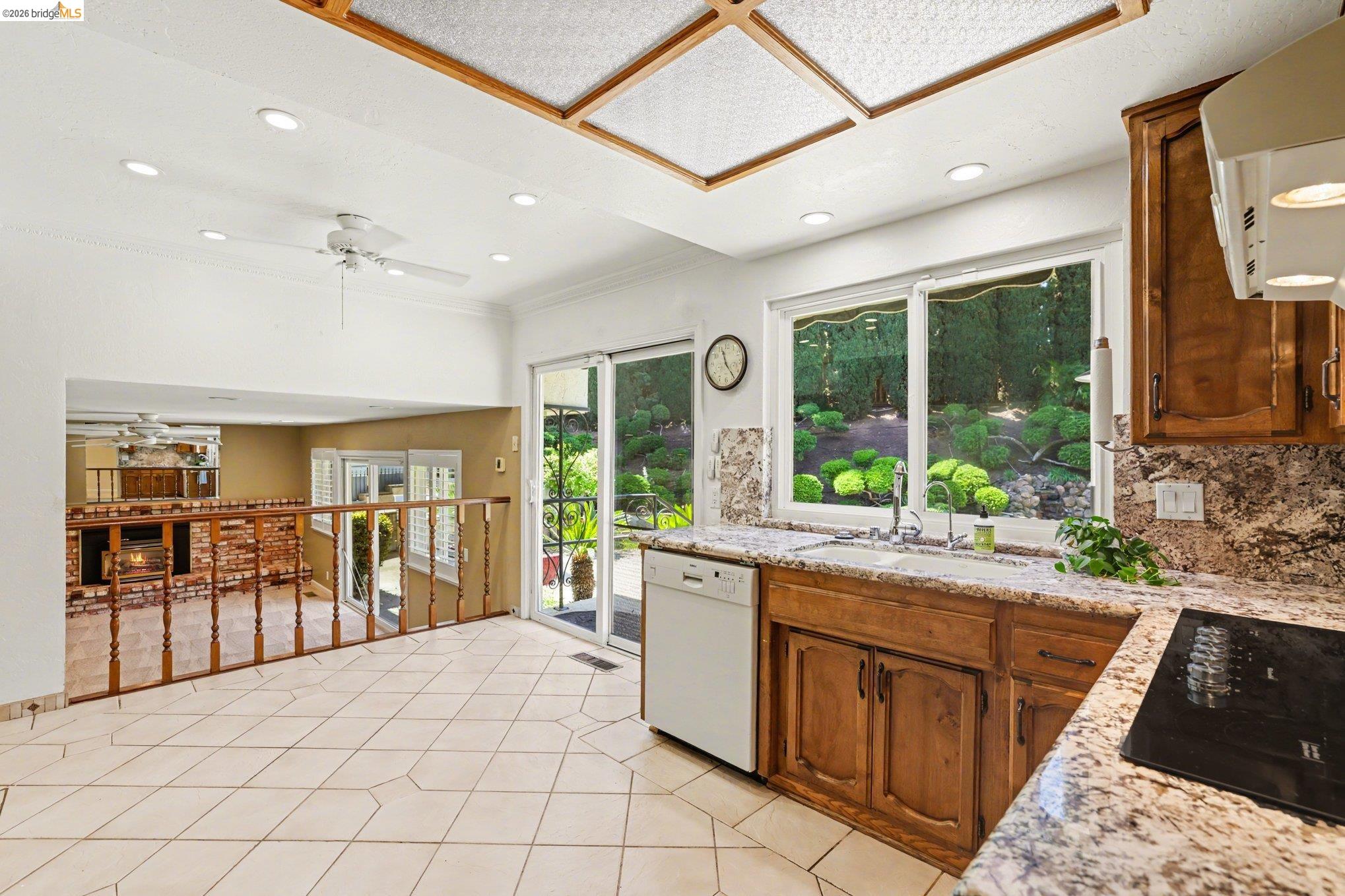 Detail Gallery Image 12 of 51 For 1912 Grizzly Ct, Antioch,  CA 94509 - 4 Beds | 3 Baths