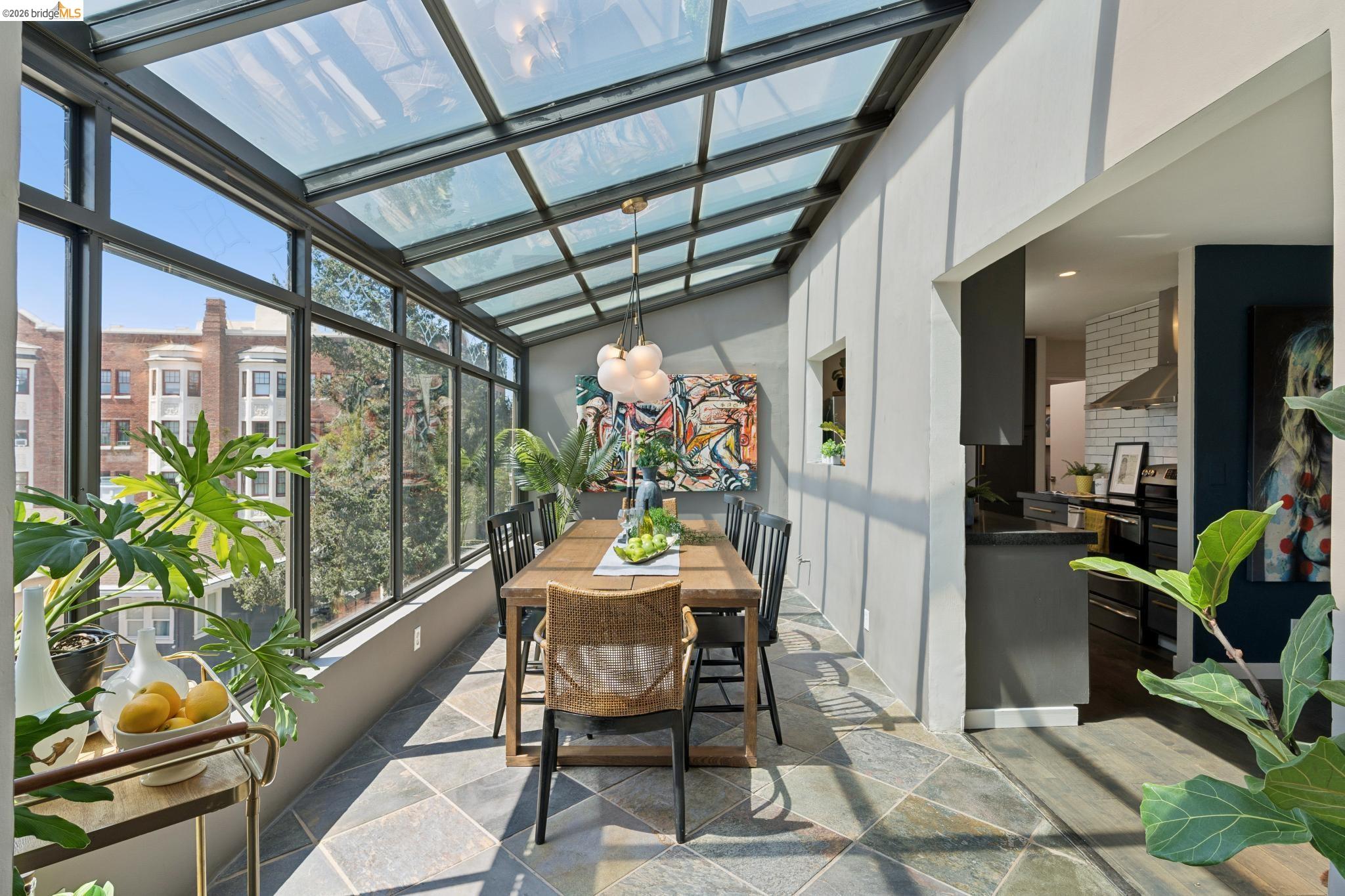 525 Mandana Blvd UNIT 402, Oakland, CA, 94610