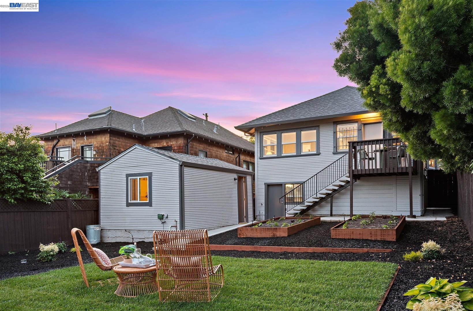 Detail Gallery Image 2 of 44 For 2242 39th Ave, Oakland,  CA 94601 - 3 Beds | 2 Baths