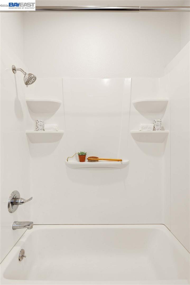 Detail Gallery Image 13 of 44 For 2242 39th Ave, Oakland,  CA 94601 - 3 Beds | 2 Baths