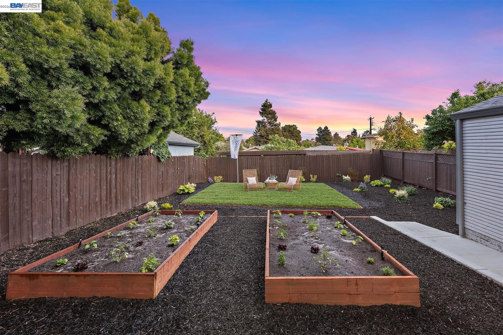 Detail Gallery Image 18 of 44 For 2242 39th Ave, Oakland,  CA 94601 - 3 Beds | 2 Baths