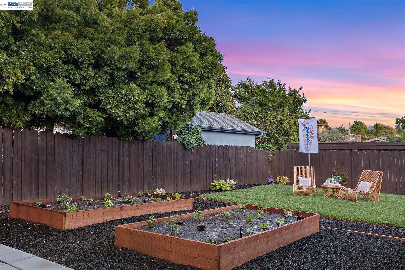 Detail Gallery Image 20 of 44 For 2242 39th Ave, Oakland,  CA 94601 - 3 Beds | 2 Baths