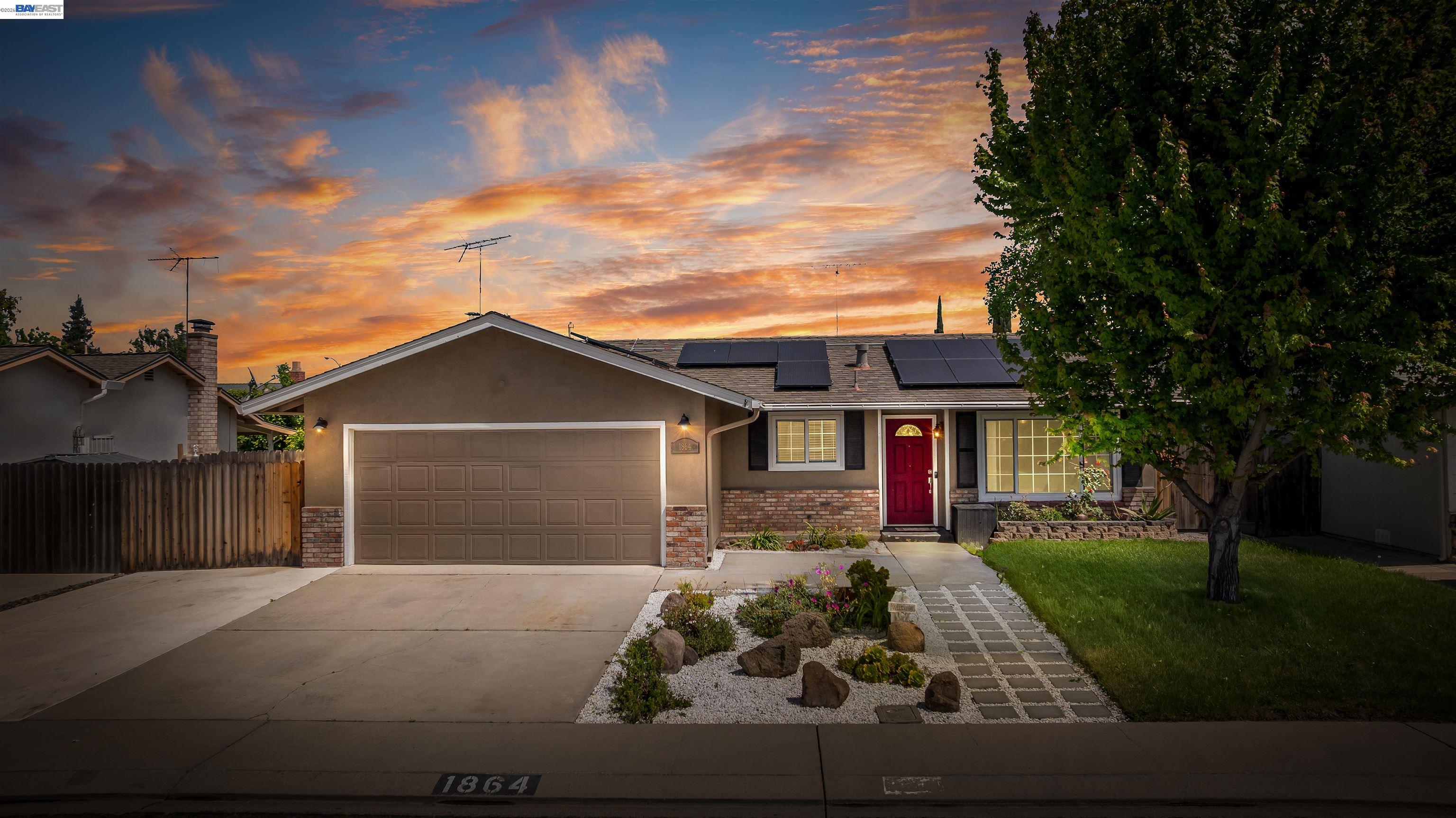 Detail Gallery Image 1 of 42 For 1864 Cherrywood Pl, Manteca,  CA 95336 - 3 Beds | 2 Baths