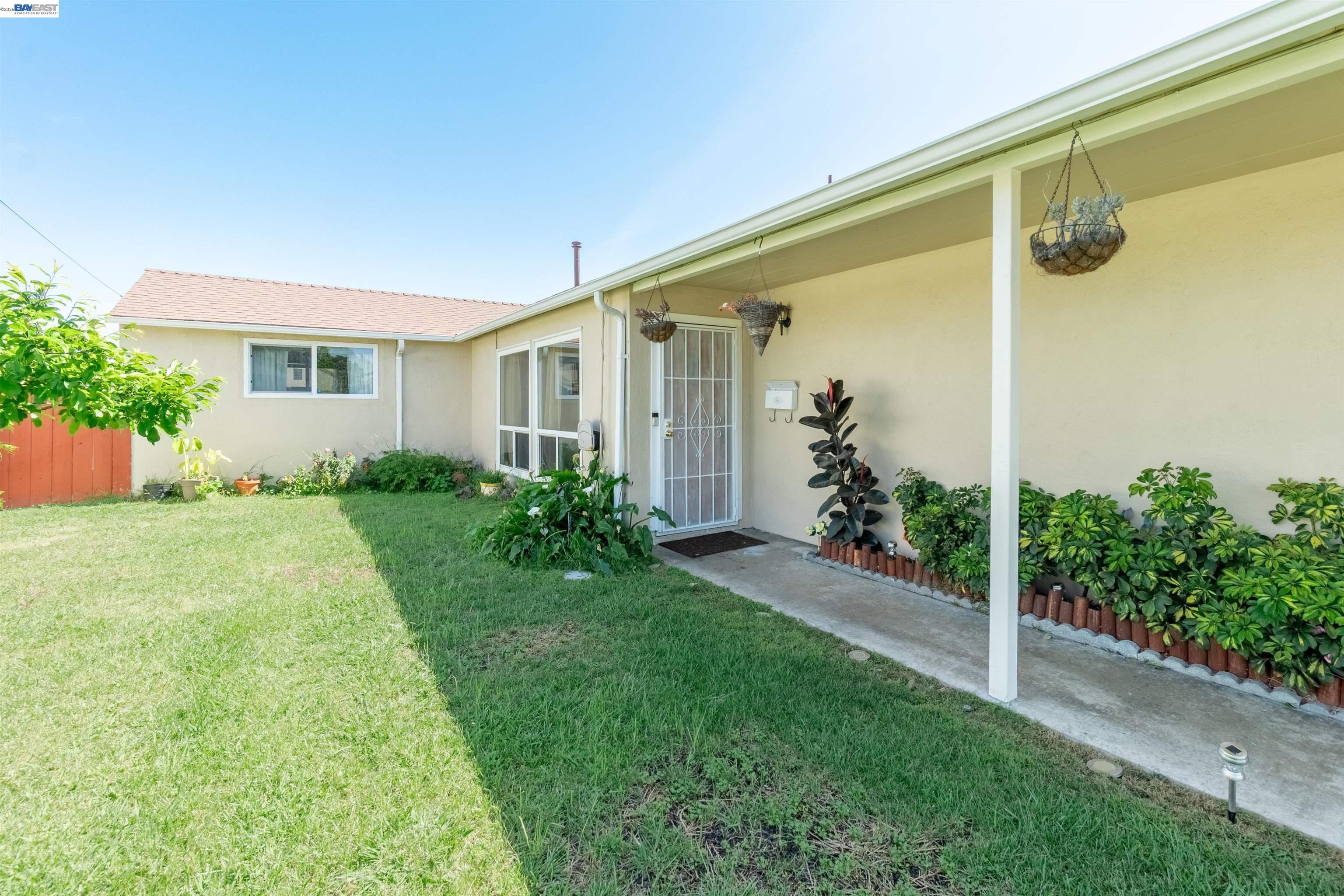 Detail Gallery Image 4 of 28 For 1218 Ottawa Ave, San Leandro,  CA 94579 - 3 Beds | 1 Baths