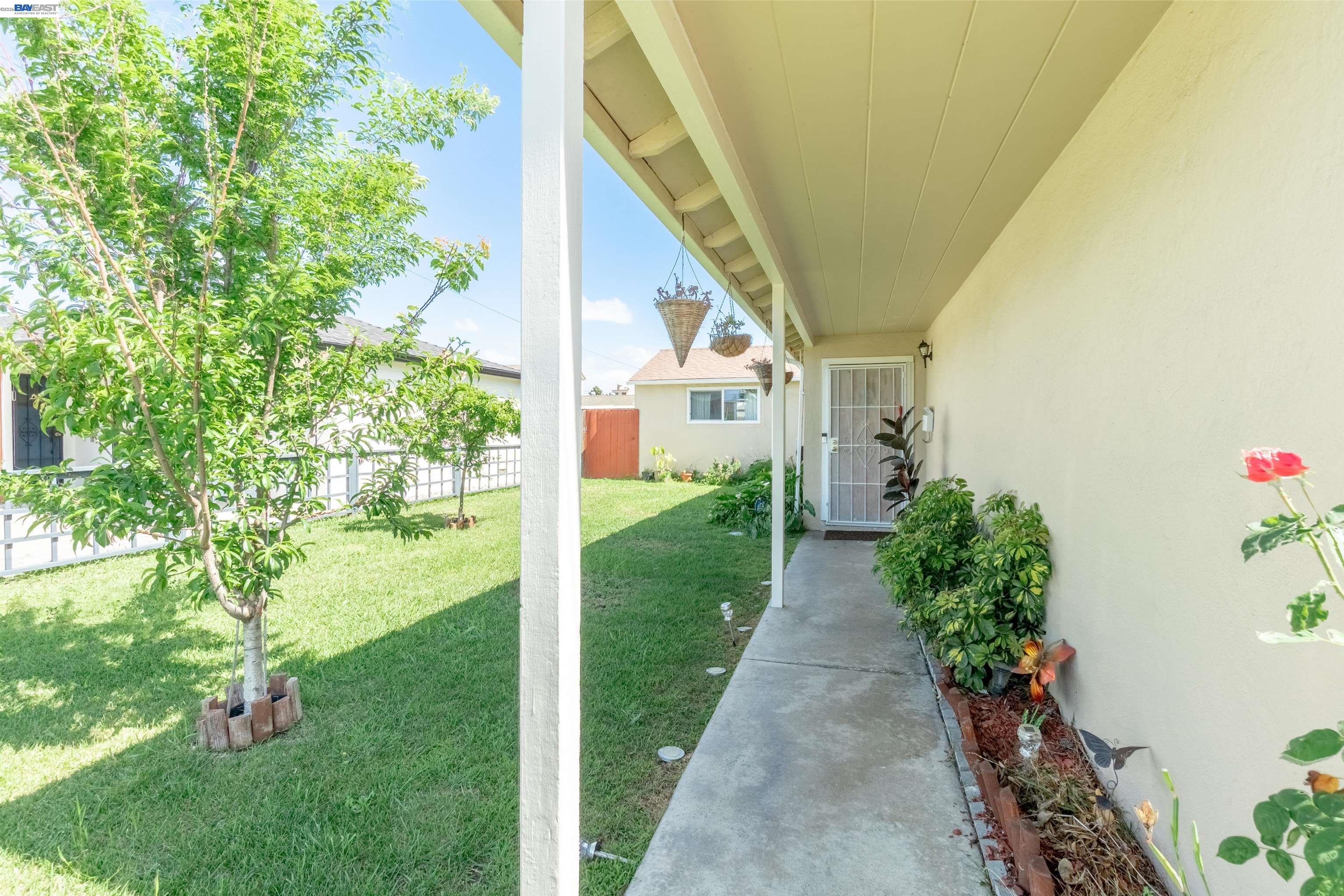 Detail Gallery Image 5 of 28 For 1218 Ottawa Ave, San Leandro,  CA 94579 - 3 Beds | 1 Baths