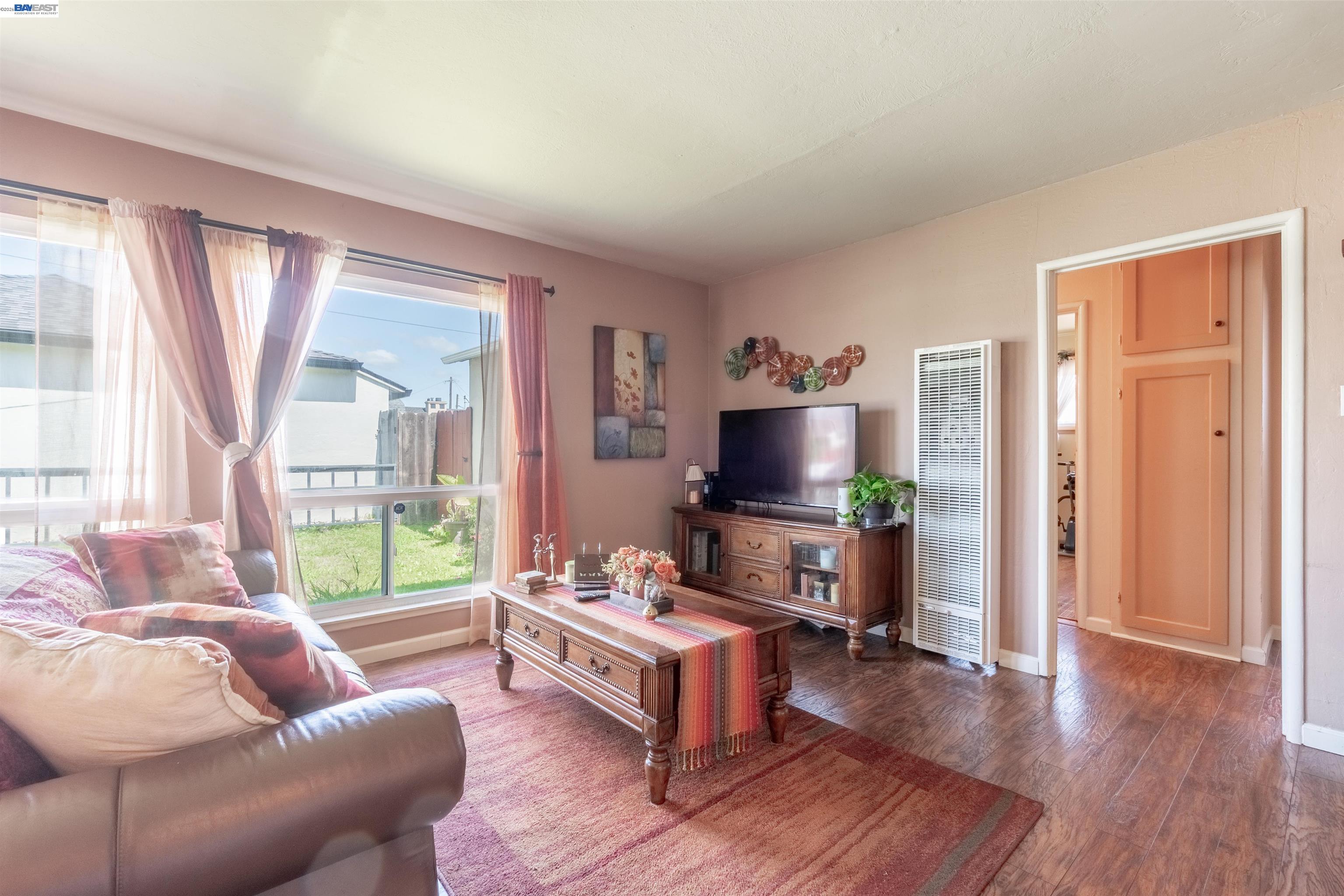 Detail Gallery Image 8 of 28 For 1218 Ottawa Ave, San Leandro,  CA 94579 - 3 Beds | 1 Baths