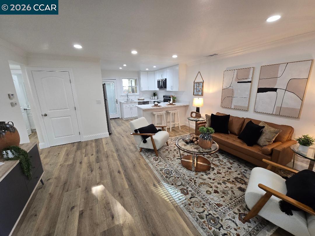 Photo #2: 41131423 Listing: Photo #2