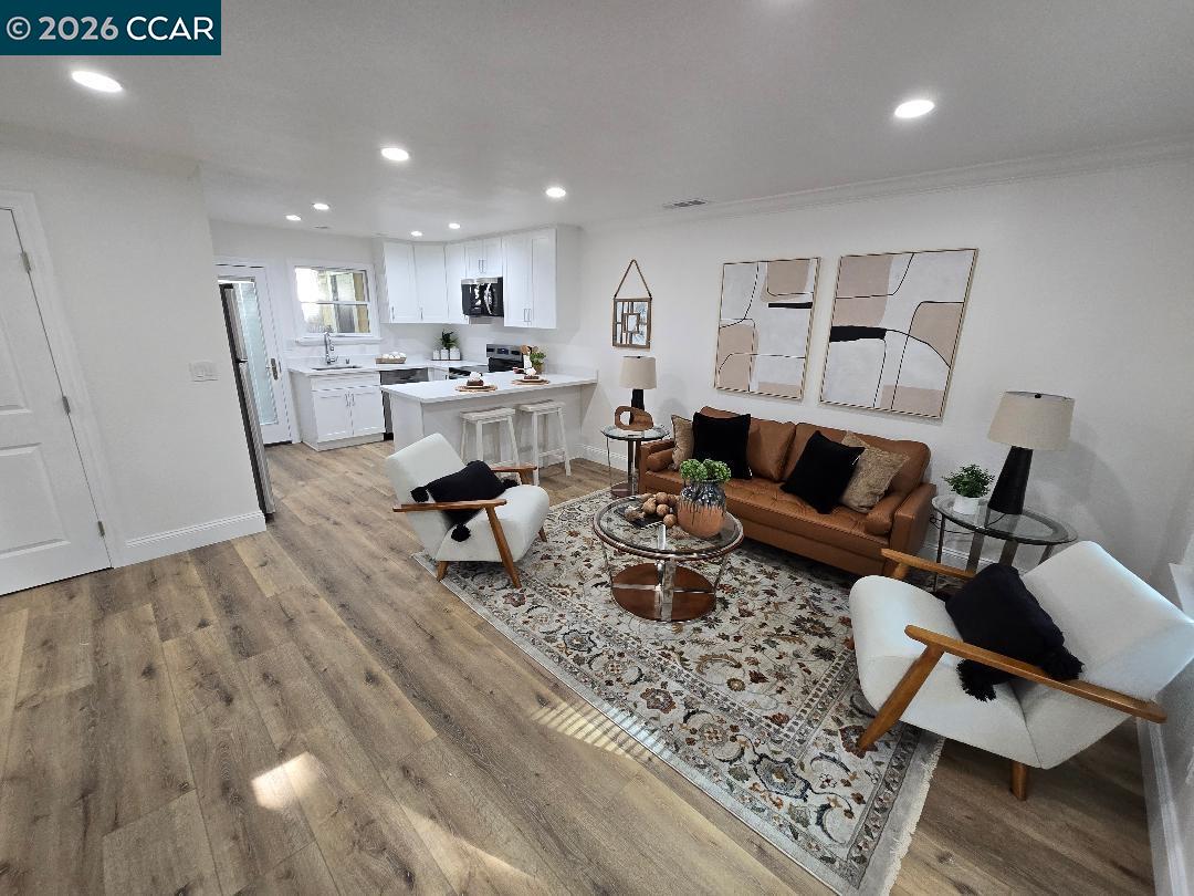 Photo #3: 41131423 Listing: Photo #3