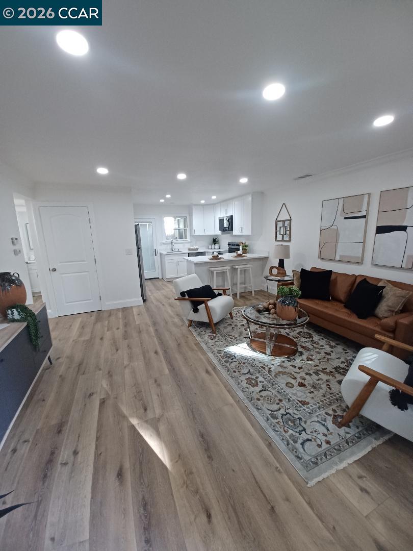 Photo #9: 41131423 Listing: Photo #9