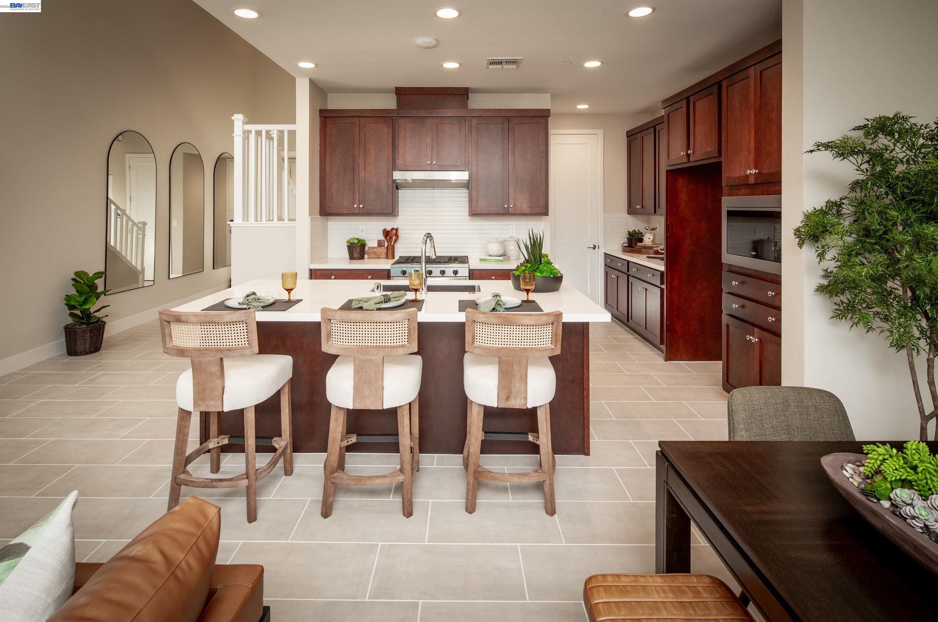 Detail Gallery Image 5 of 13 For 177 Gali Way #2401,  Napa,  CA 94558 - 3 Beds | 2/1 Baths