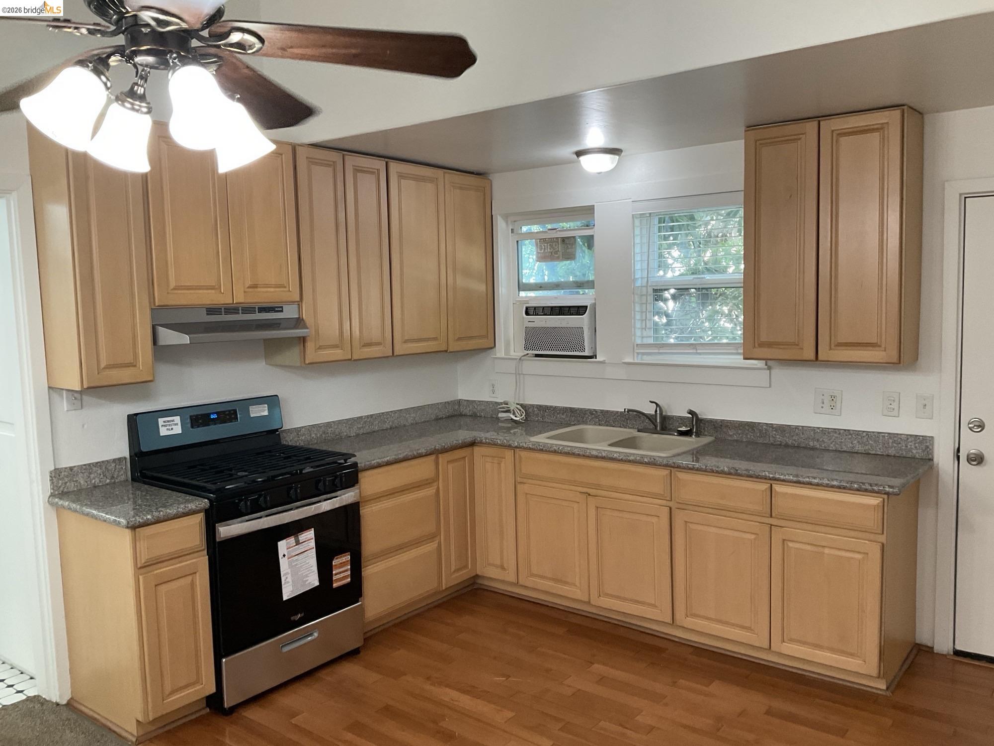 Detail Gallery Image 2 of 8 For 512 E Street #C,  Antioch,  CA 94509 - 1 Beds | 1 Baths