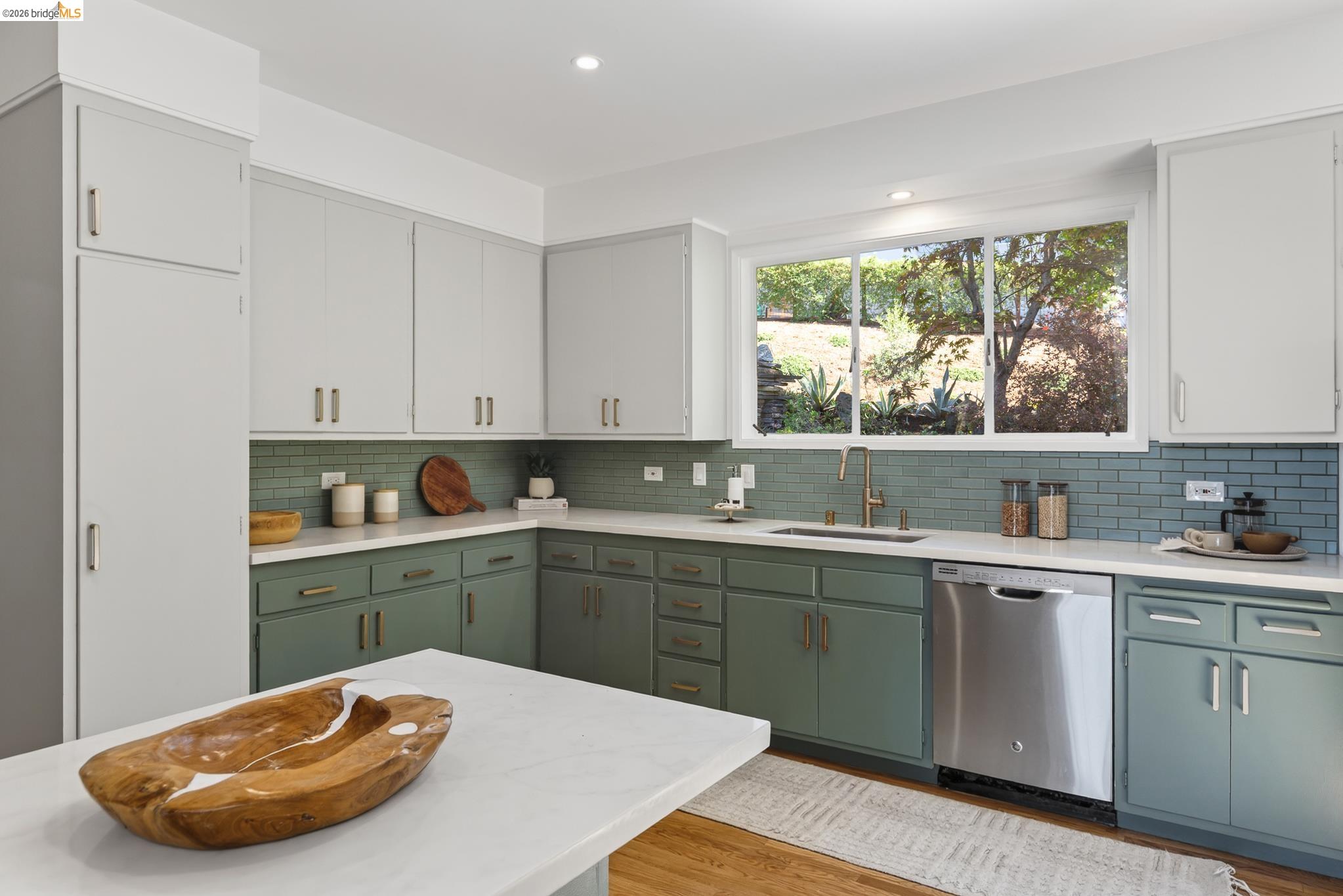 Detail Gallery Image 21 of 58 For 5727 La Salle Ave, Oakland,  CA 94611 - 3 Beds | 2/1 Baths