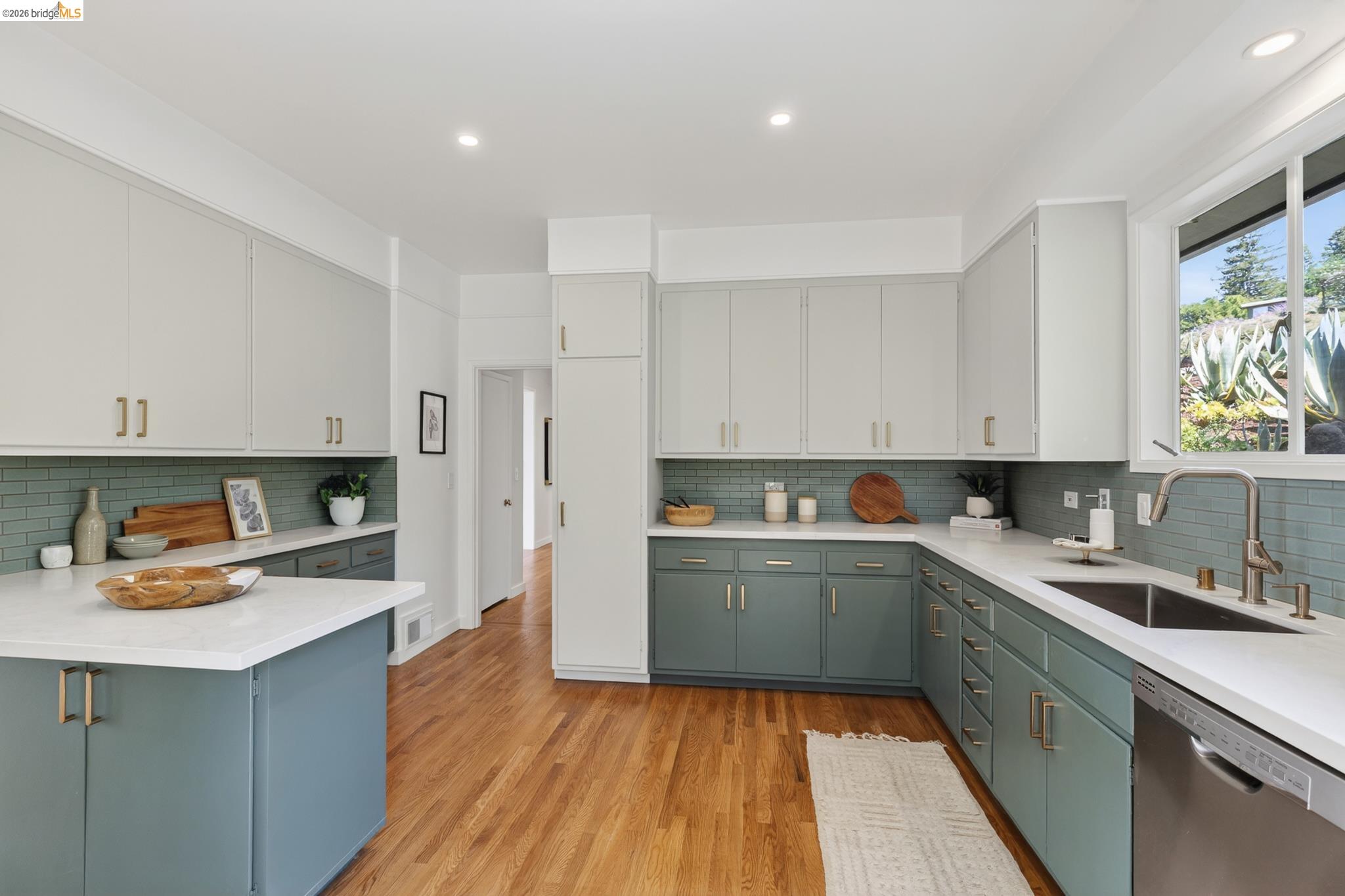 Detail Gallery Image 22 of 58 For 5727 La Salle Ave, Oakland,  CA 94611 - 3 Beds | 2/1 Baths