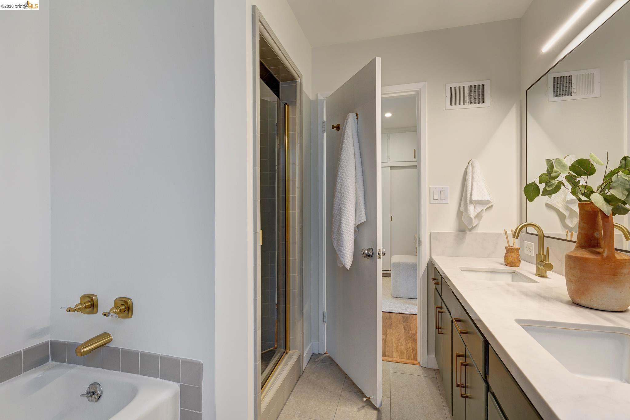 Detail Gallery Image 33 of 58 For 5727 La Salle Ave, Oakland,  CA 94611 - 3 Beds | 2/1 Baths