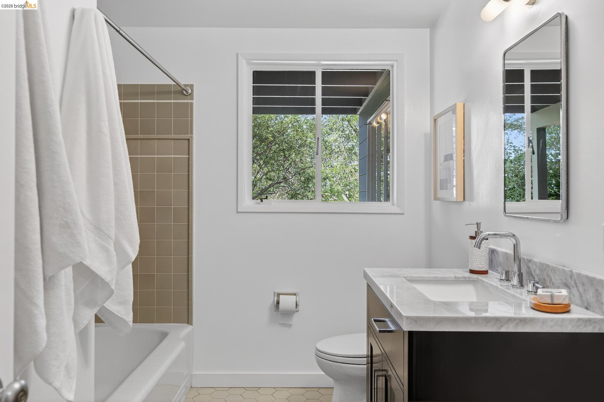 Detail Gallery Image 46 of 58 For 5727 La Salle Ave, Oakland,  CA 94611 - 3 Beds | 2/1 Baths