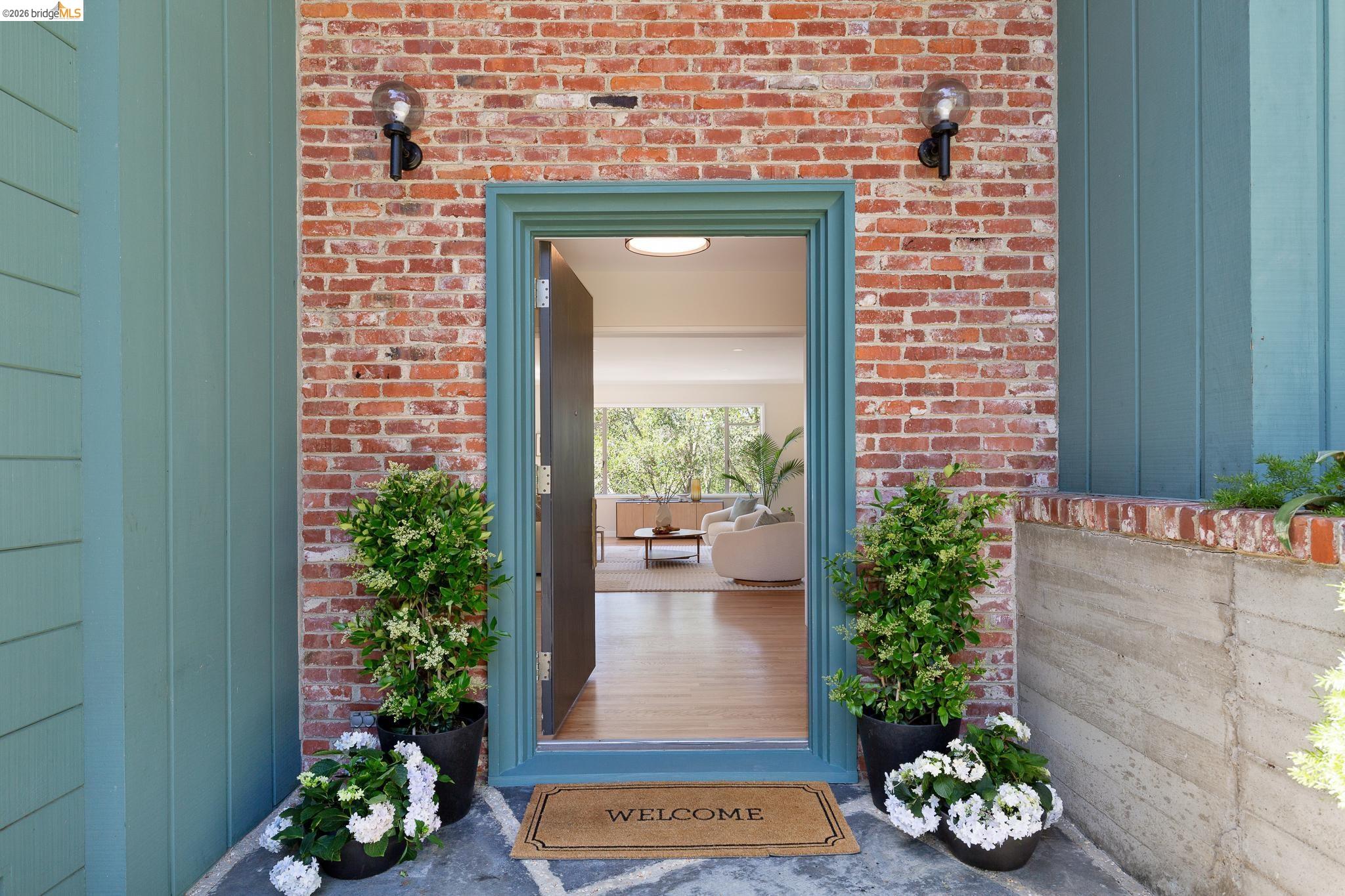 Detail Gallery Image 7 of 58 For 5727 La Salle Ave, Oakland,  CA 94611 - 3 Beds | 2/1 Baths