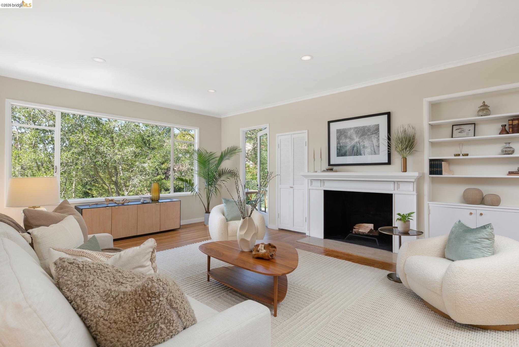 Detail Gallery Image 8 of 58 For 5727 La Salle Ave, Oakland,  CA 94611 - 3 Beds | 2/1 Baths