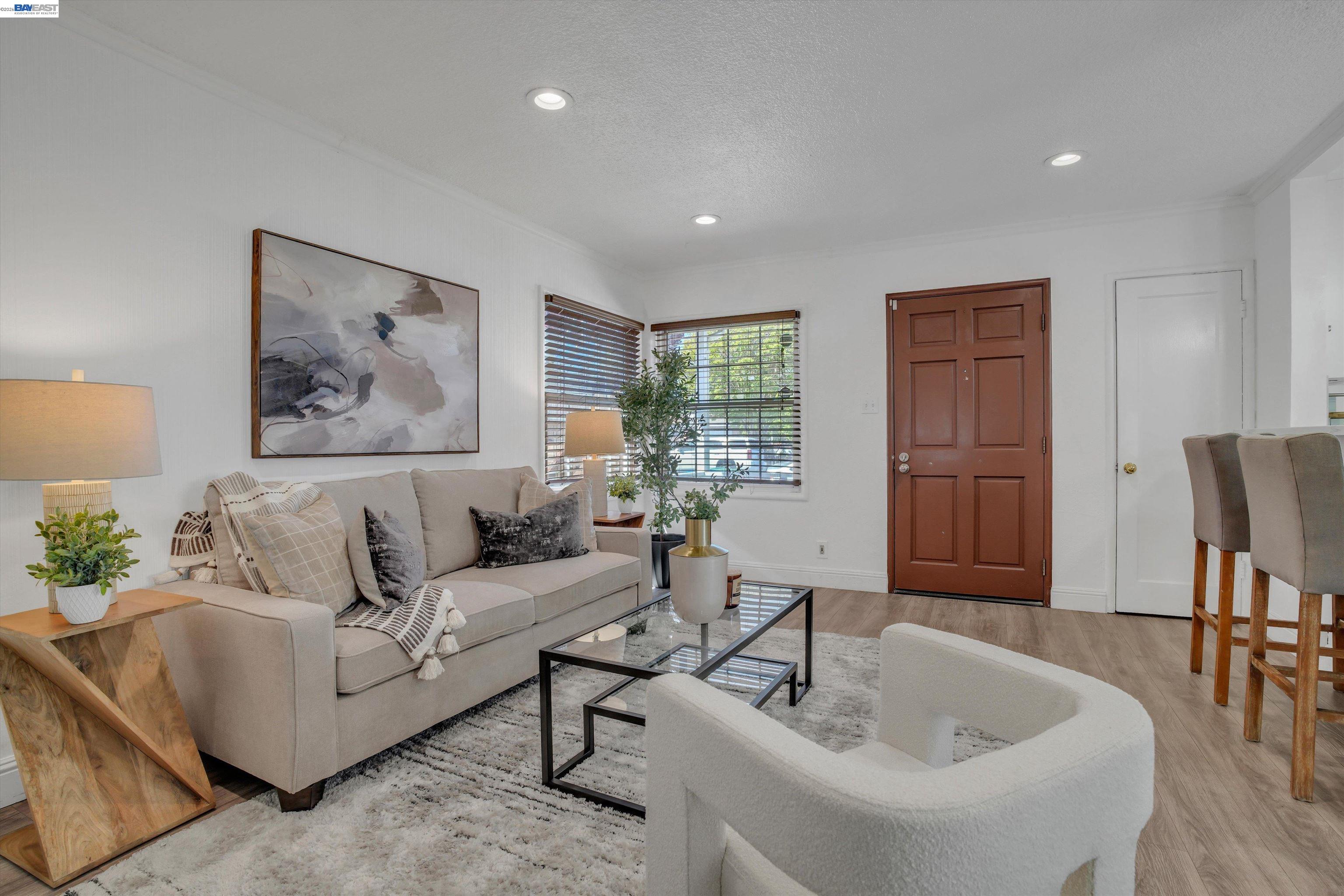 Detail Gallery Image 4 of 33 For 26338 Hickory Ave, Hayward,  CA 94544 - 3 Beds | 1 Baths