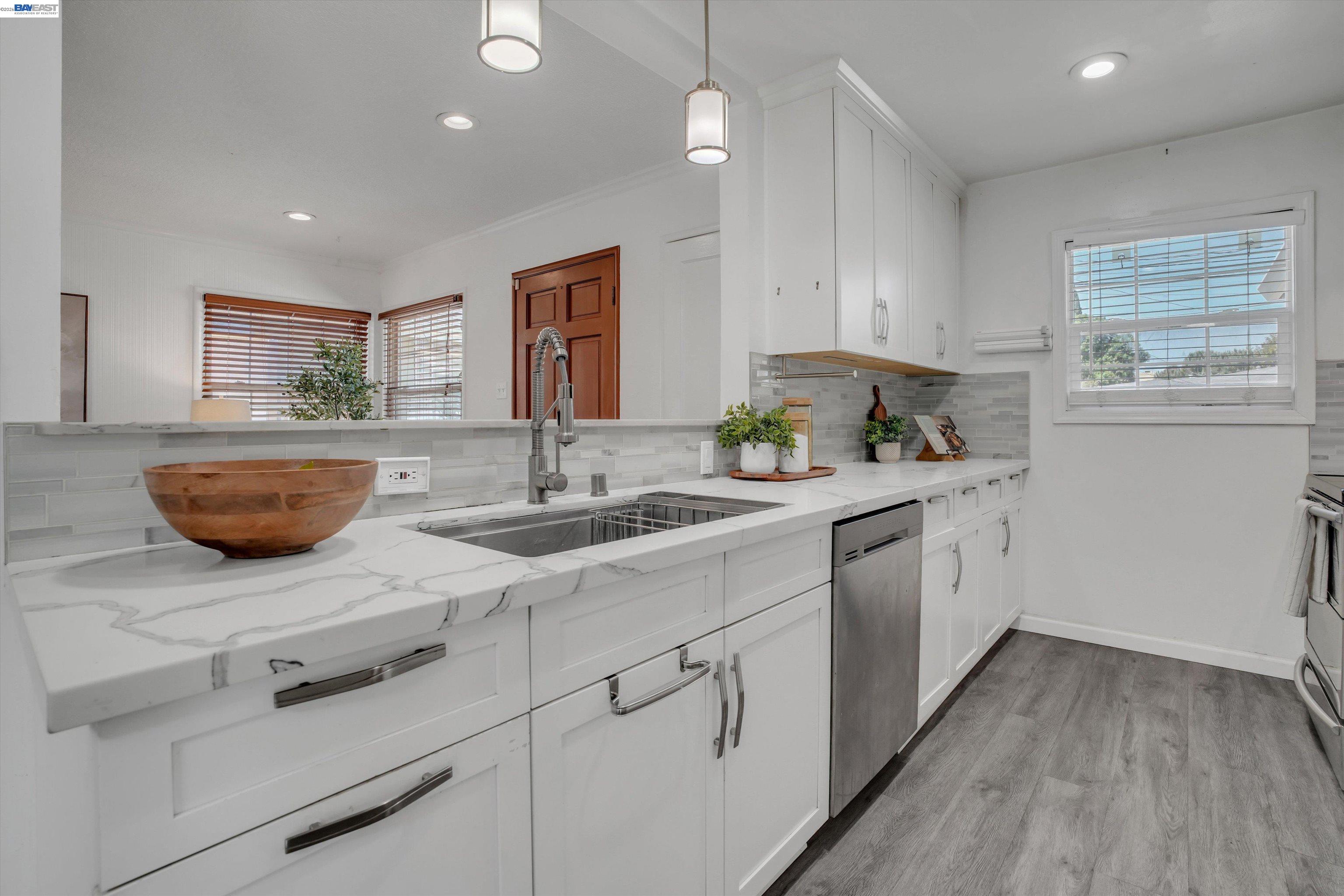 Detail Gallery Image 9 of 33 For 26338 Hickory Ave, Hayward,  CA 94544 - 3 Beds | 1 Baths