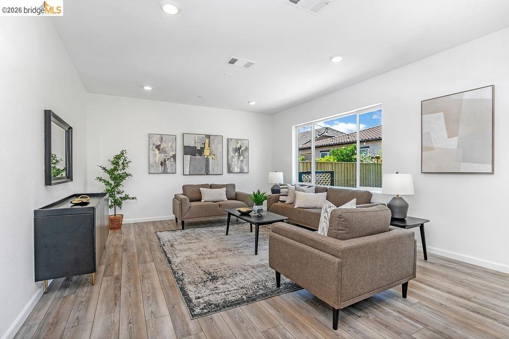 Detail Gallery Image 5 of 40 For 5308 Ramona Valley Ln, Antioch,  CA 94531 - 5 Beds | 3 Baths