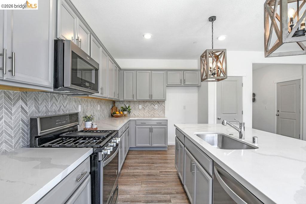 Detail Gallery Image 9 of 40 For 5308 Ramona Valley Ln, Antioch,  CA 94531 - 5 Beds | 3 Baths