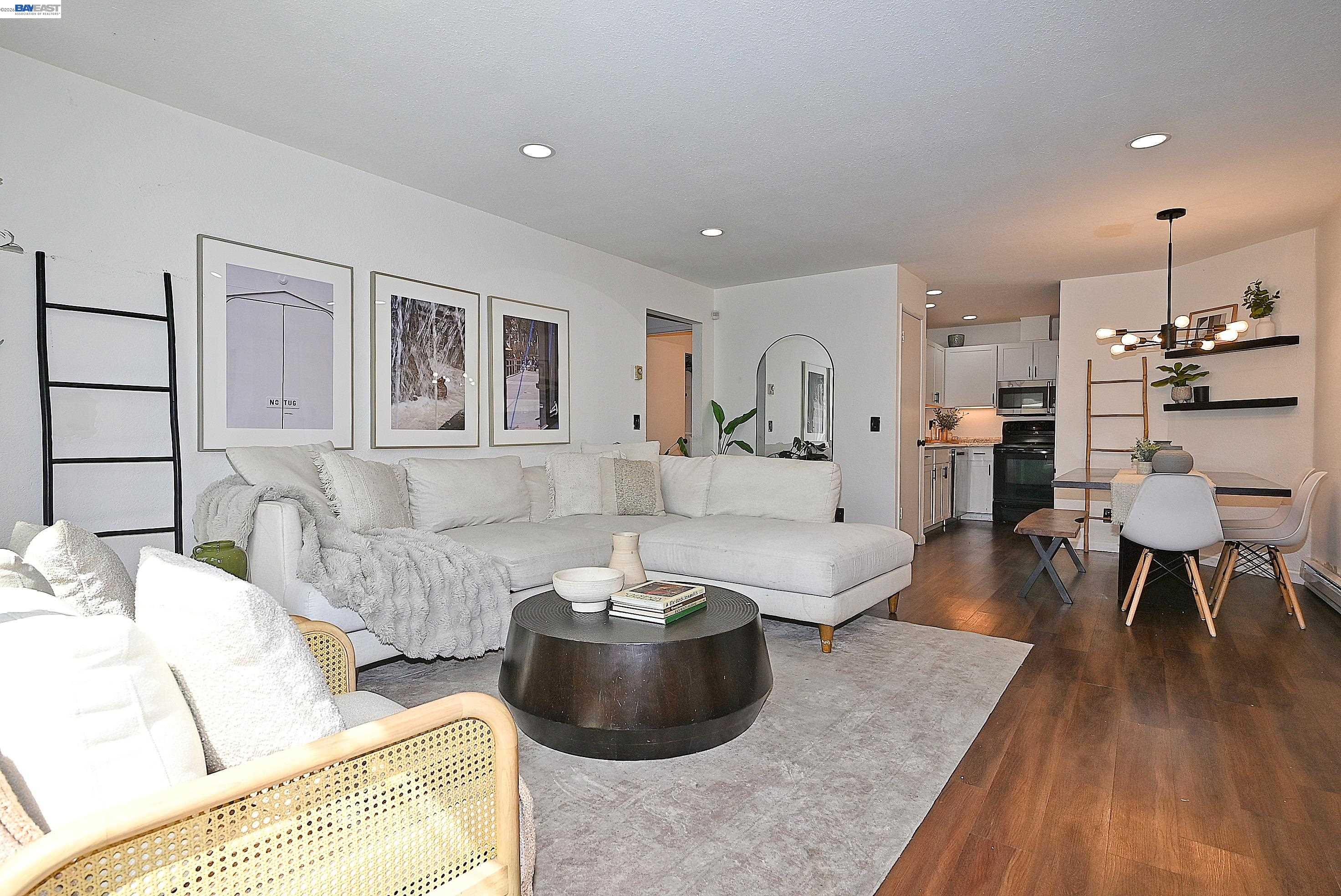 Photo #8: 41131446 Listing: Photo #8