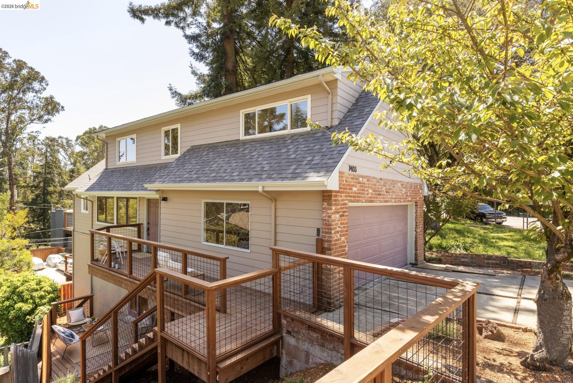 Detail Gallery Image 2 of 63 For 7403 Skyline Blvd, Oakland,  CA 94611 - 3 Beds | 2/1 Baths