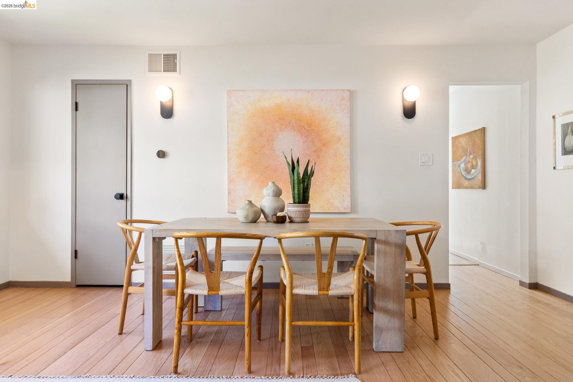 Detail Gallery Image 11 of 63 For 7403 Skyline Blvd, Oakland,  CA 94611 - 3 Beds | 2/1 Baths