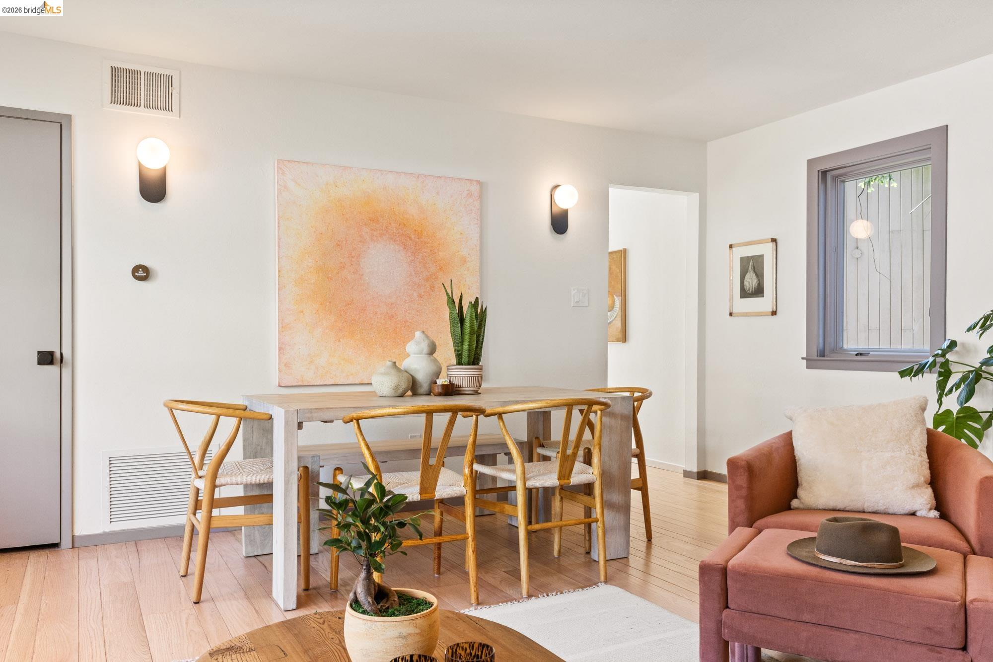 Detail Gallery Image 12 of 63 For 7403 Skyline Blvd, Oakland,  CA 94611 - 3 Beds | 2/1 Baths