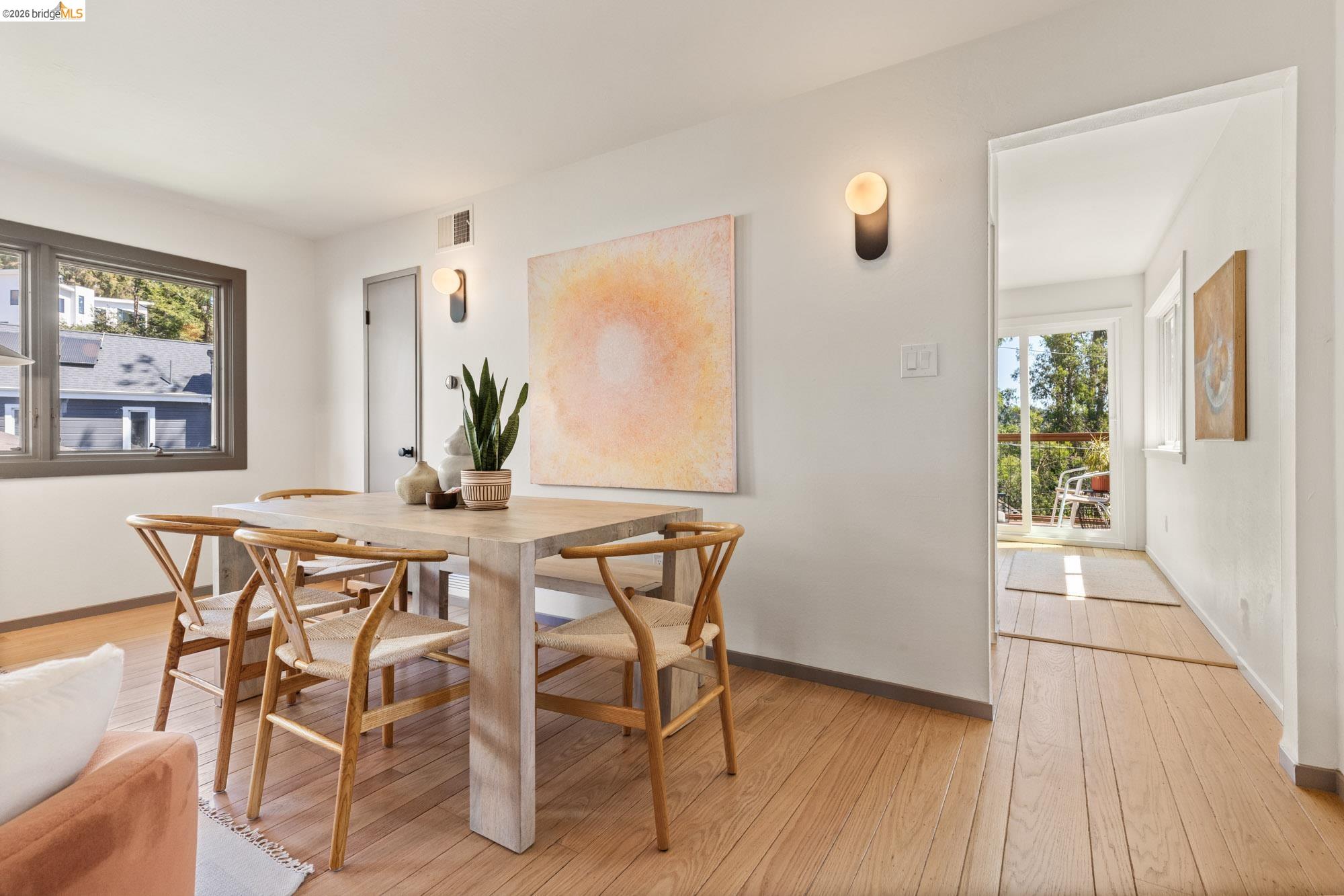 Detail Gallery Image 14 of 63 For 7403 Skyline Blvd, Oakland,  CA 94611 - 3 Beds | 2/1 Baths