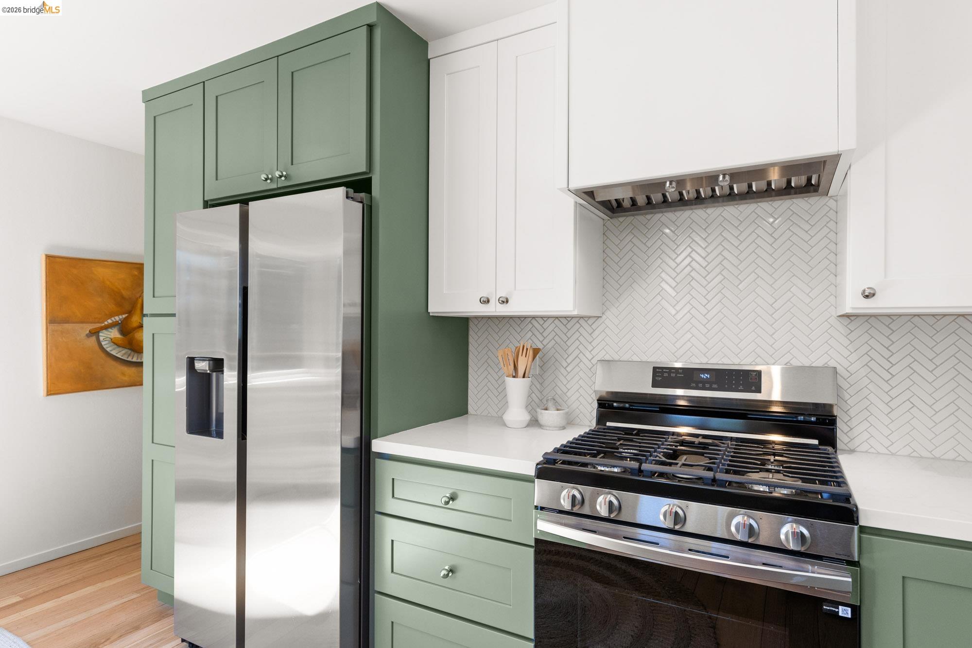 Detail Gallery Image 17 of 63 For 7403 Skyline Blvd, Oakland,  CA 94611 - 3 Beds | 2/1 Baths