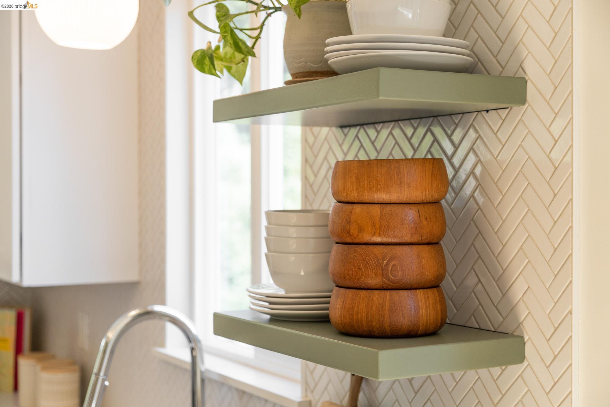 Detail Gallery Image 19 of 63 For 7403 Skyline Blvd, Oakland,  CA 94611 - 3 Beds | 2/1 Baths